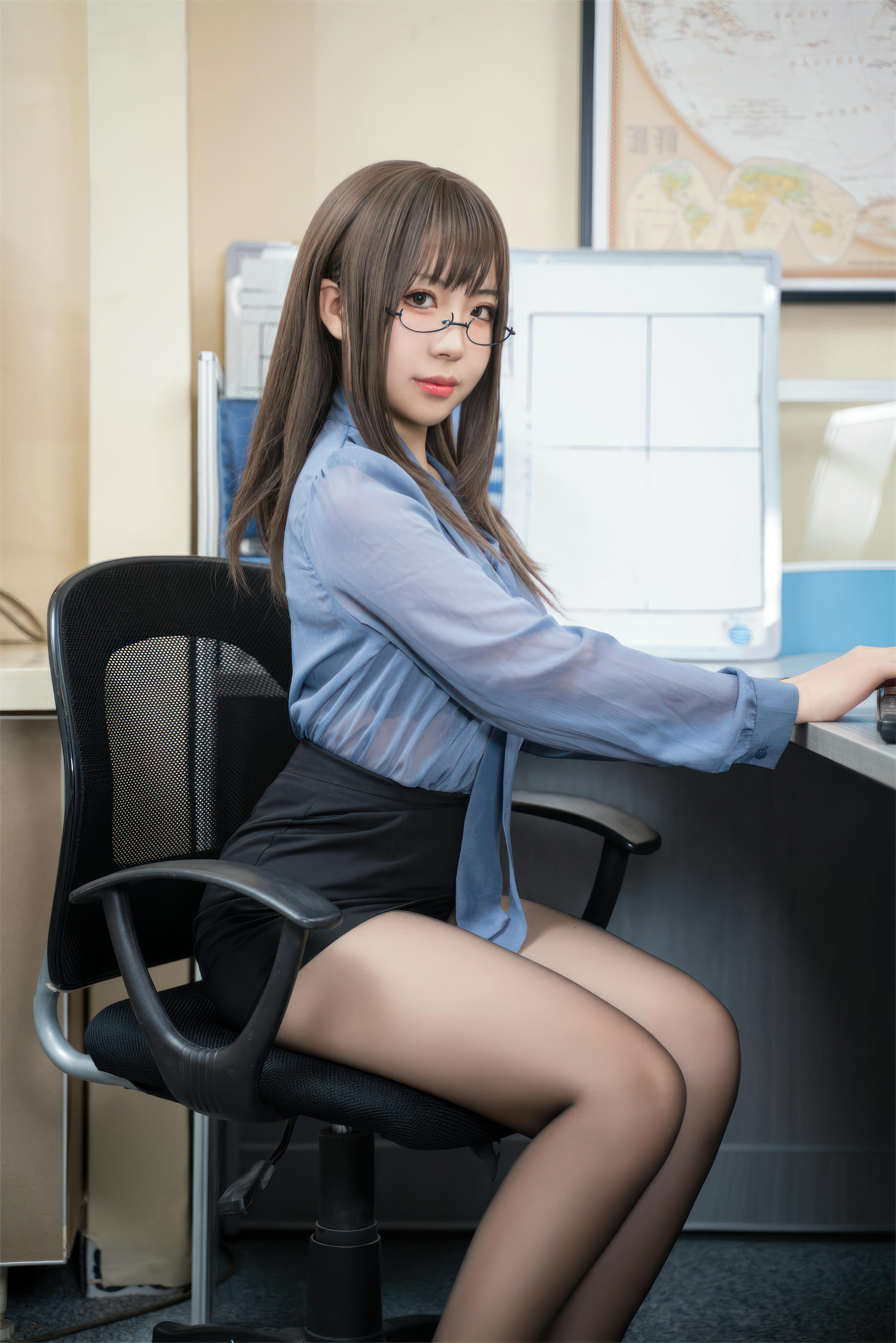 虎森森 NO.040 黑丝眼镜娘 [60P-471MB]_第1集