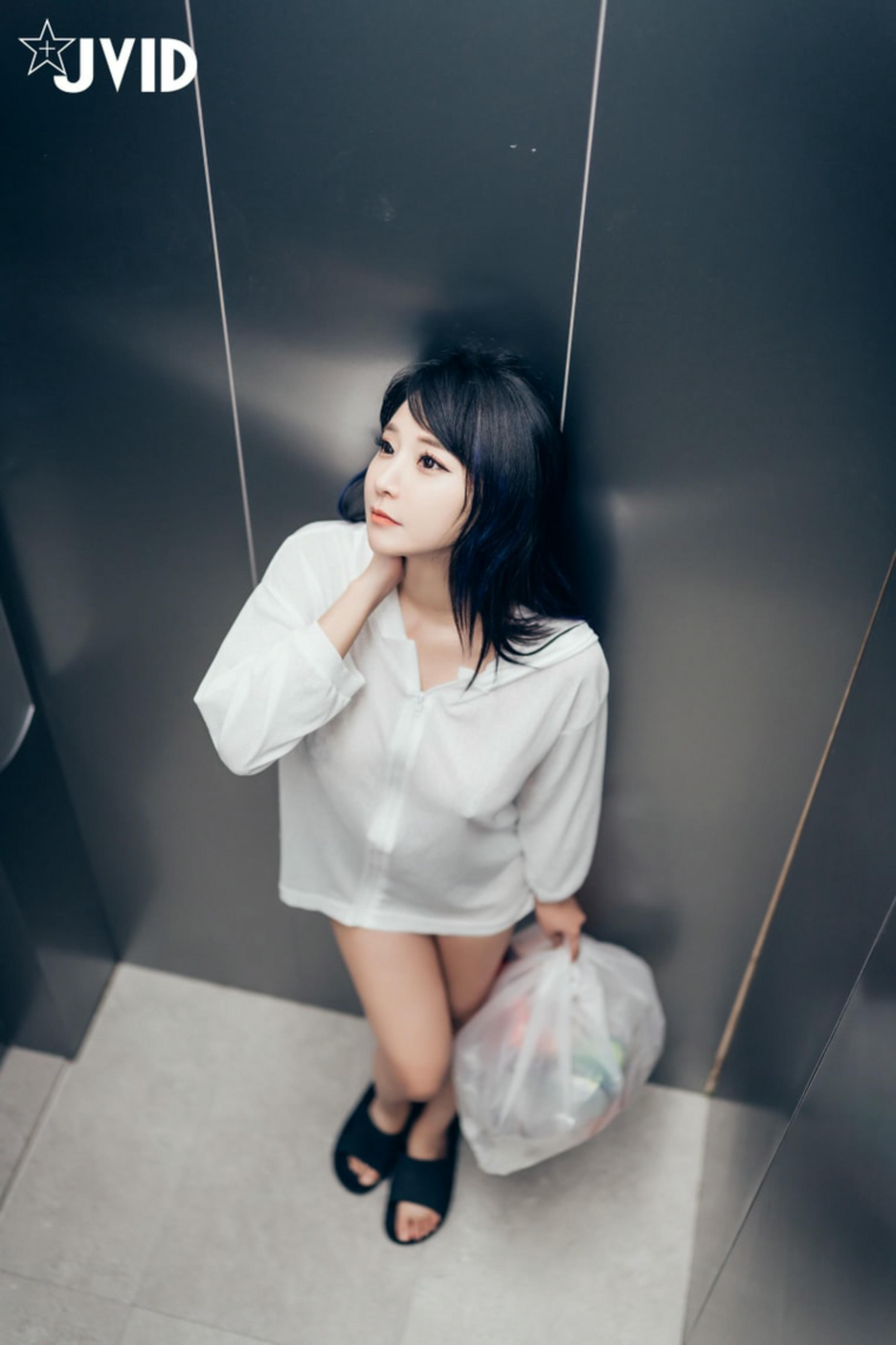 JVID NO.536 电梯紧急停止 绝顶高潮 乐乐 [133P 1V 1.41GB]_第1集