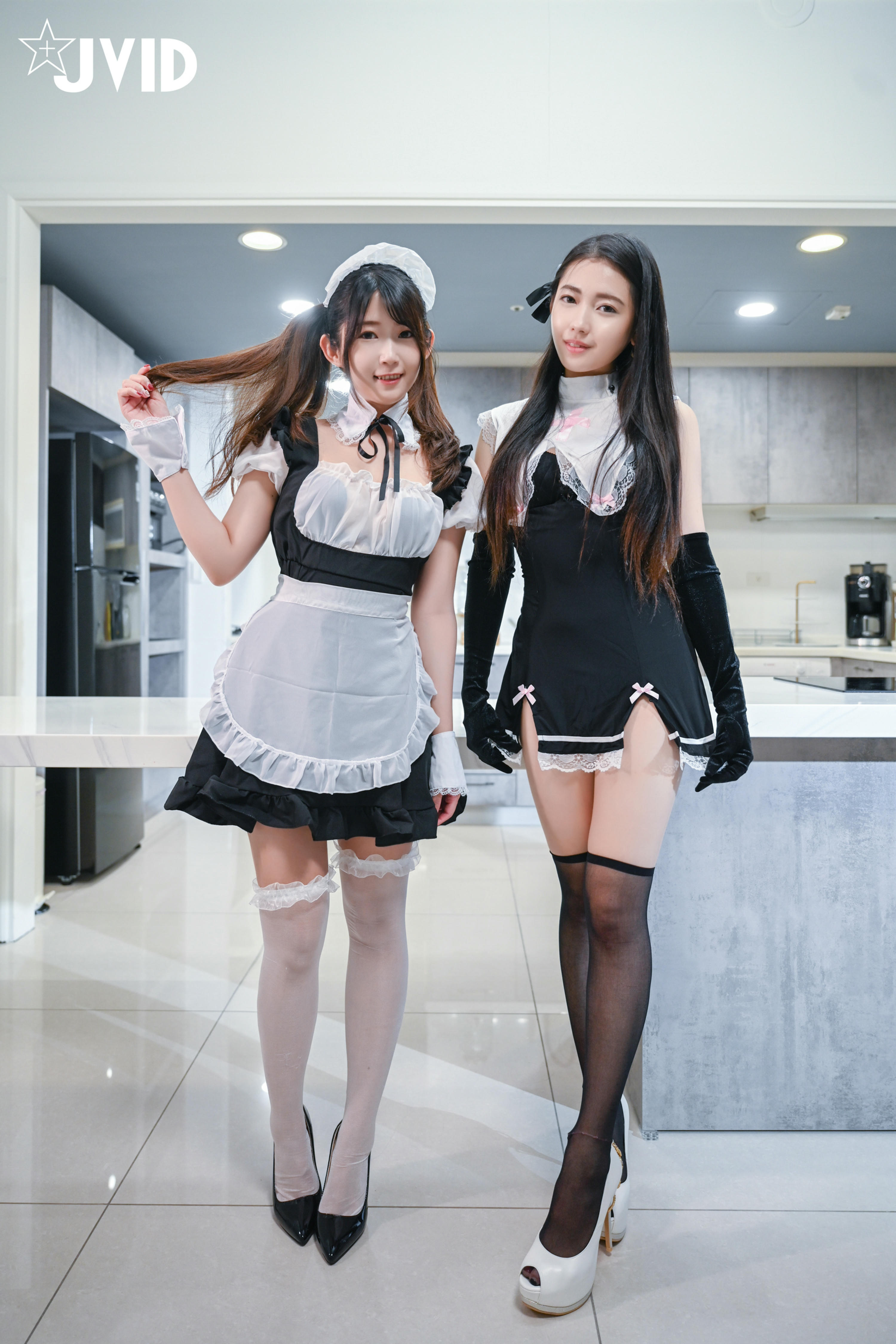 JVID NO.539 豪宅双女仆餐桌上的激烈碰撞 - 夏暮光 x Mini肉包 [99P 1V 1GB]_第1集