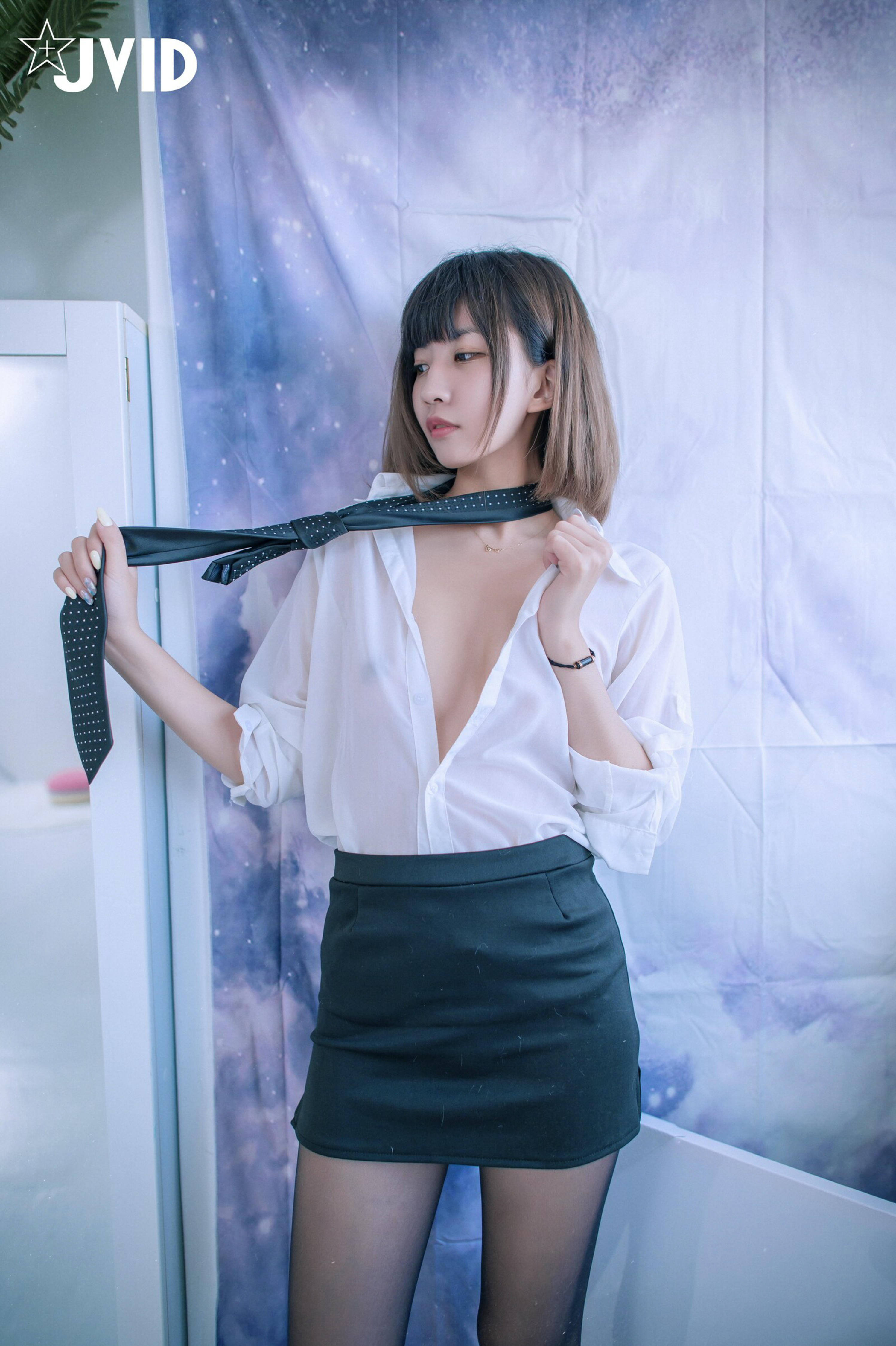 JVID NO.559 面試遇到變態公司 - 果寶寶 [150P 3V 1.75GB]_第1集