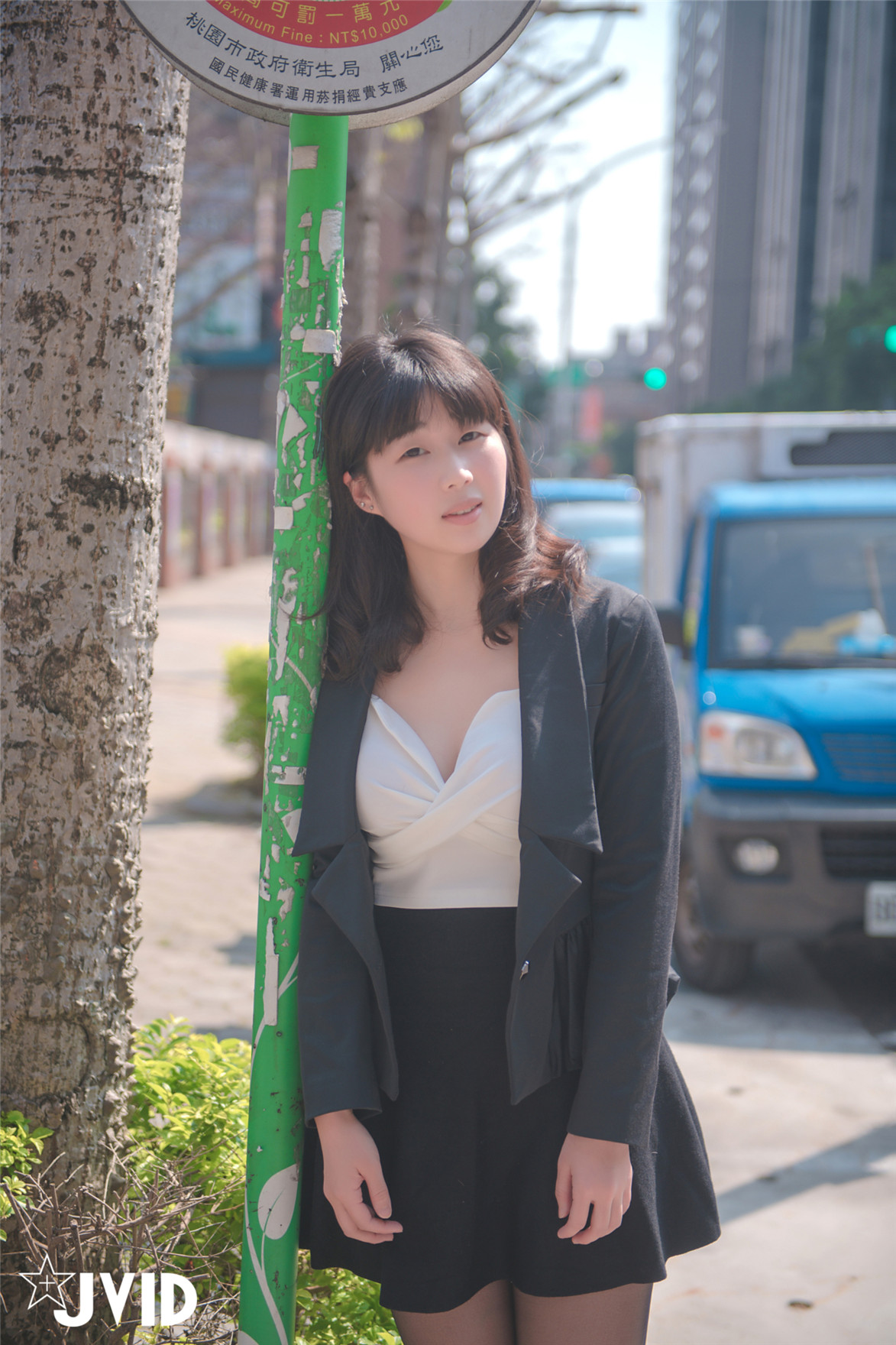 JVID - 公车站巧遇公司前台 假装顺路把她拐到旅馆玩弄粉穴 超敏感身体狂扭停不下來 [93P1V 617M]_第2集