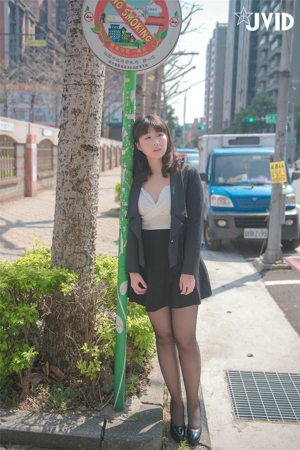 JVID - 公车站巧遇公司前台 假装顺路把她拐到旅馆玩弄粉穴 超敏感身体狂扭停不下來 [93P1V 617M]_第4集