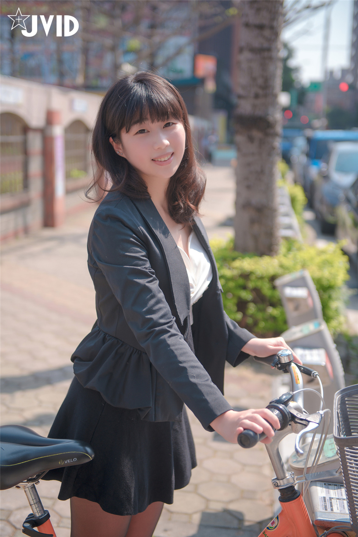 JVID - 公车站巧遇公司前台 假装顺路把她拐到旅馆玩弄粉穴 超敏感身体狂扭停不下來 [93P1V 617M]_第5集