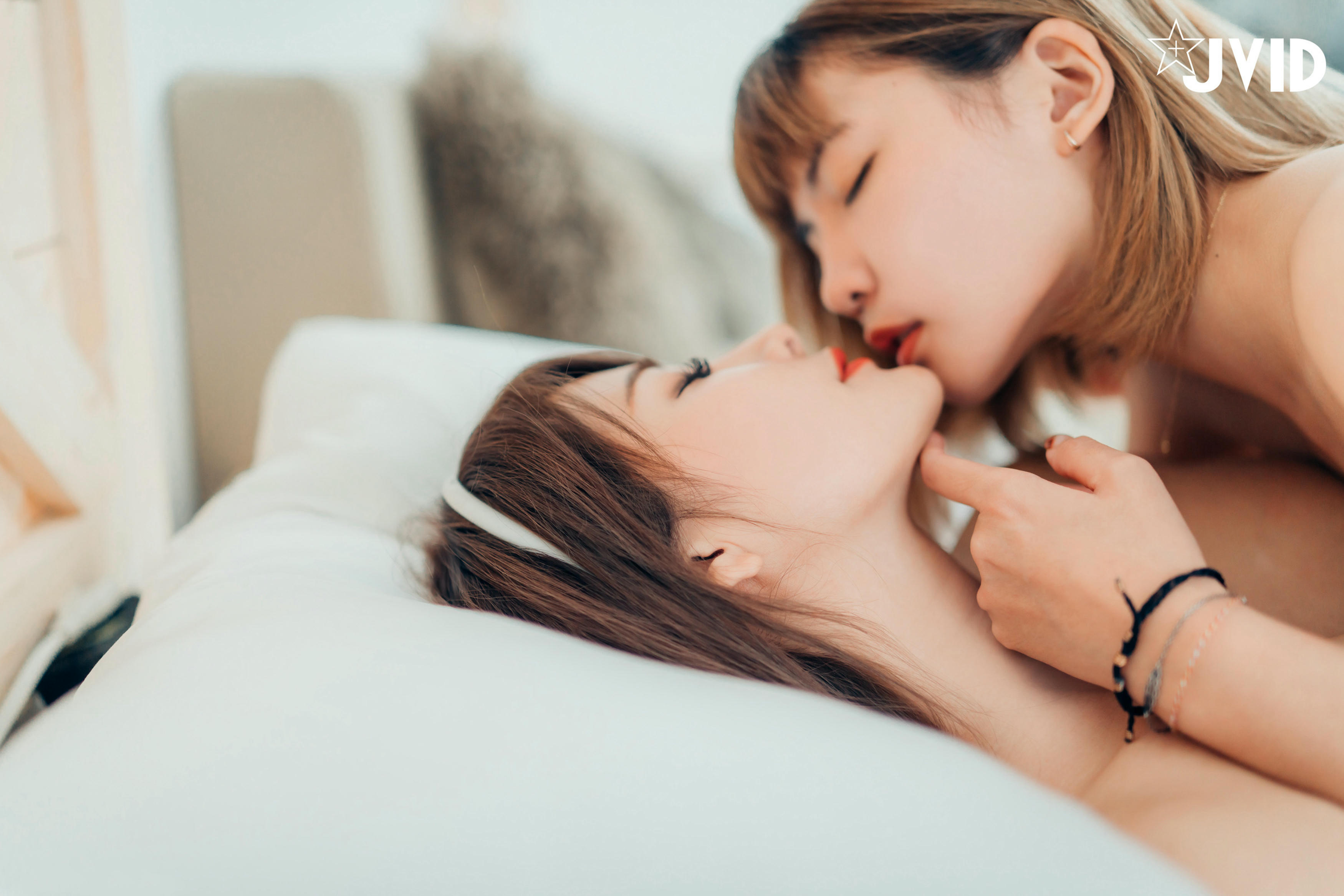 JVID NO.568 姐妹双飞 - 乐乐 x 果寶寶 [117P 897MB]_第1集