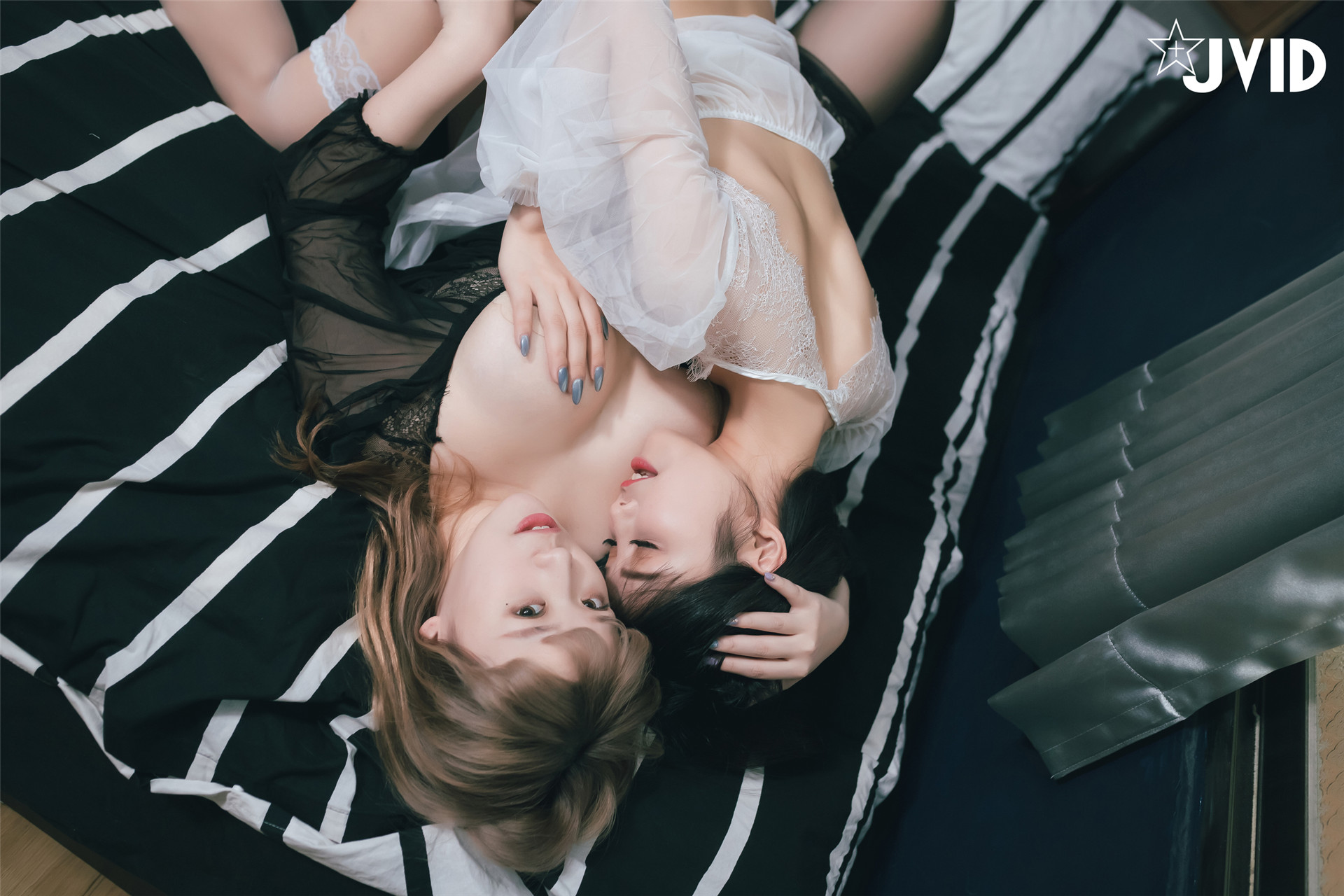 JVID - 巨乳女神的碰撞 性感小恶魔「雪白H乳RuRu+极致美尻Linda」 [121P1V 863M]_第1集