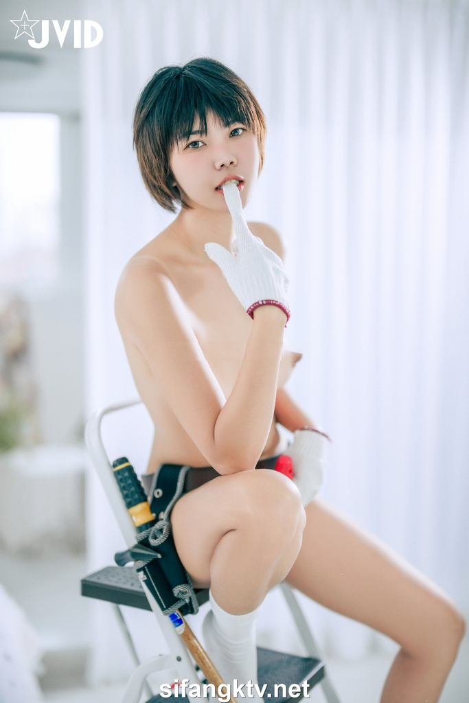 JVID NO.951 果寶寶 果寶寶炎熱天氣下修冷氣的女師傅 [170P1V 831MB]_第4集