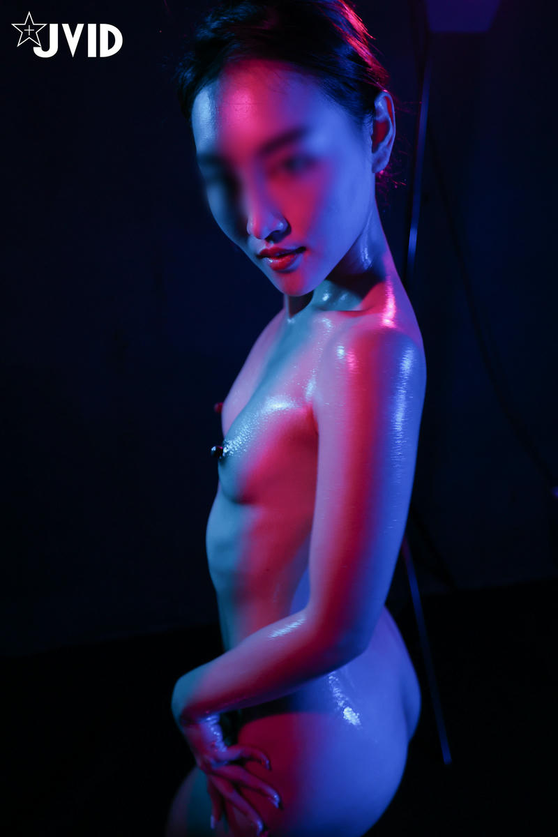 JVID 劲爆全裸热舞油姬第三弹，精油胴体火辣艳舞情欲喷发滑亮娇躯水润小穴自慰到升天 47P1V_第3集
