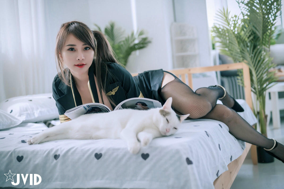 JVID 极品爆乳女神·乐乐·血脉喷张情欲空姐黑暗淫魔二种极度性感巨乳乐乐一次拥有！_第1集