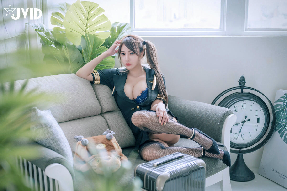 JVID 极品爆乳女神·乐乐·血脉喷张情欲空姐黑暗淫魔二种极度性感巨乳乐乐一次拥有！_第11集