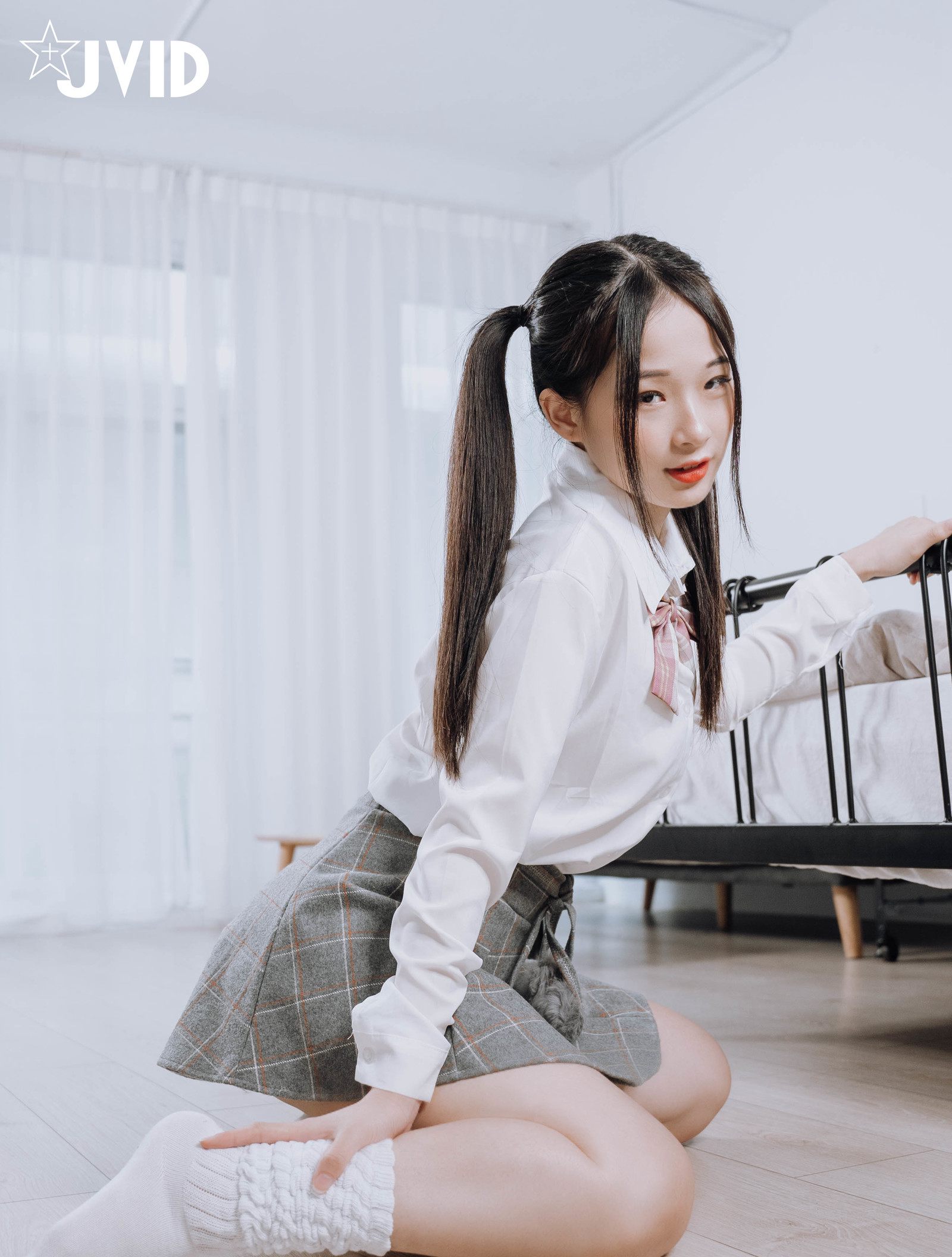 JVID 绝品双马尾女孩想在学长的胯下依偎四点全露 132P1V_第1集