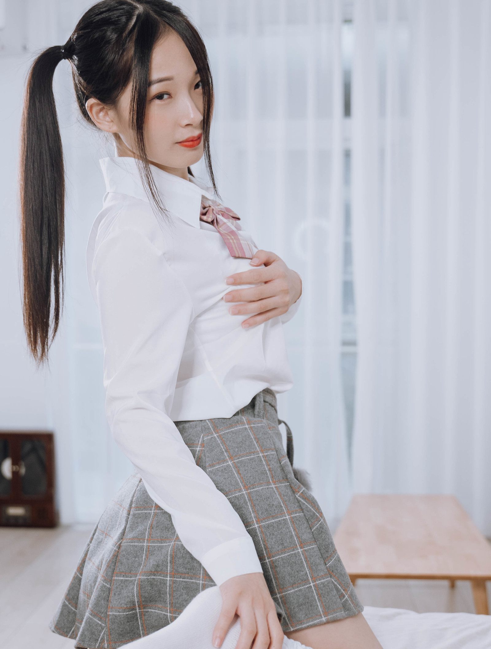 JVID 绝品双马尾女孩想在学长的胯下依偎四点全露 132P1V_第1集