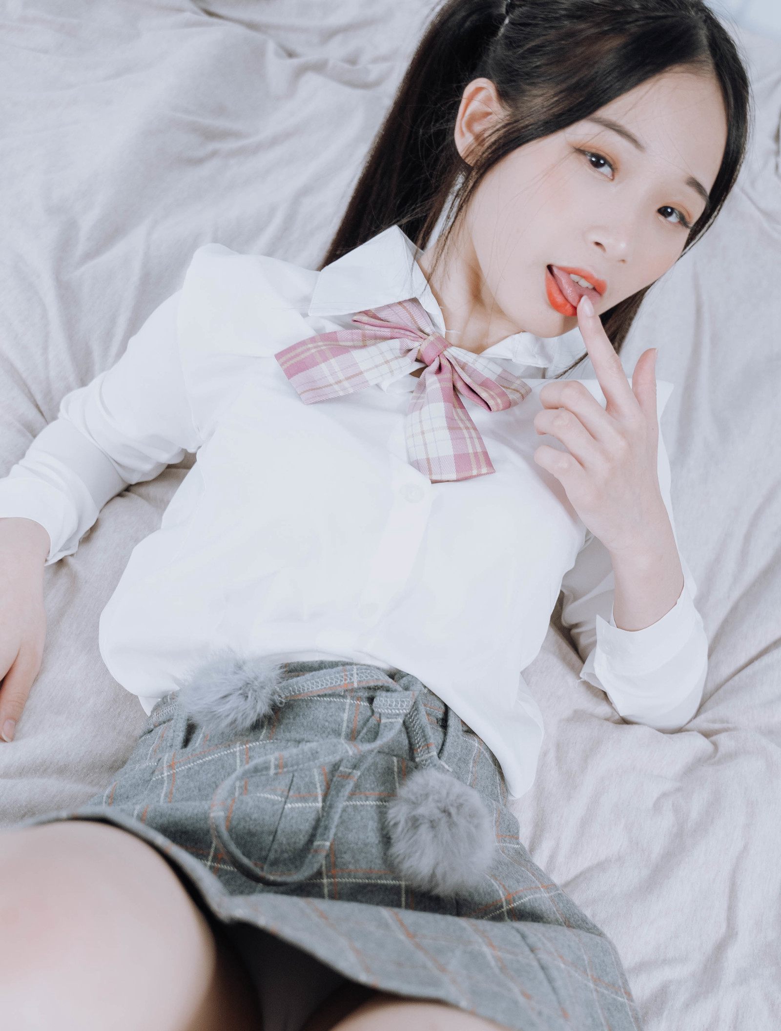 JVID 绝品双马尾女孩想在学长的胯下依偎四点全露 132P1V_第1集
