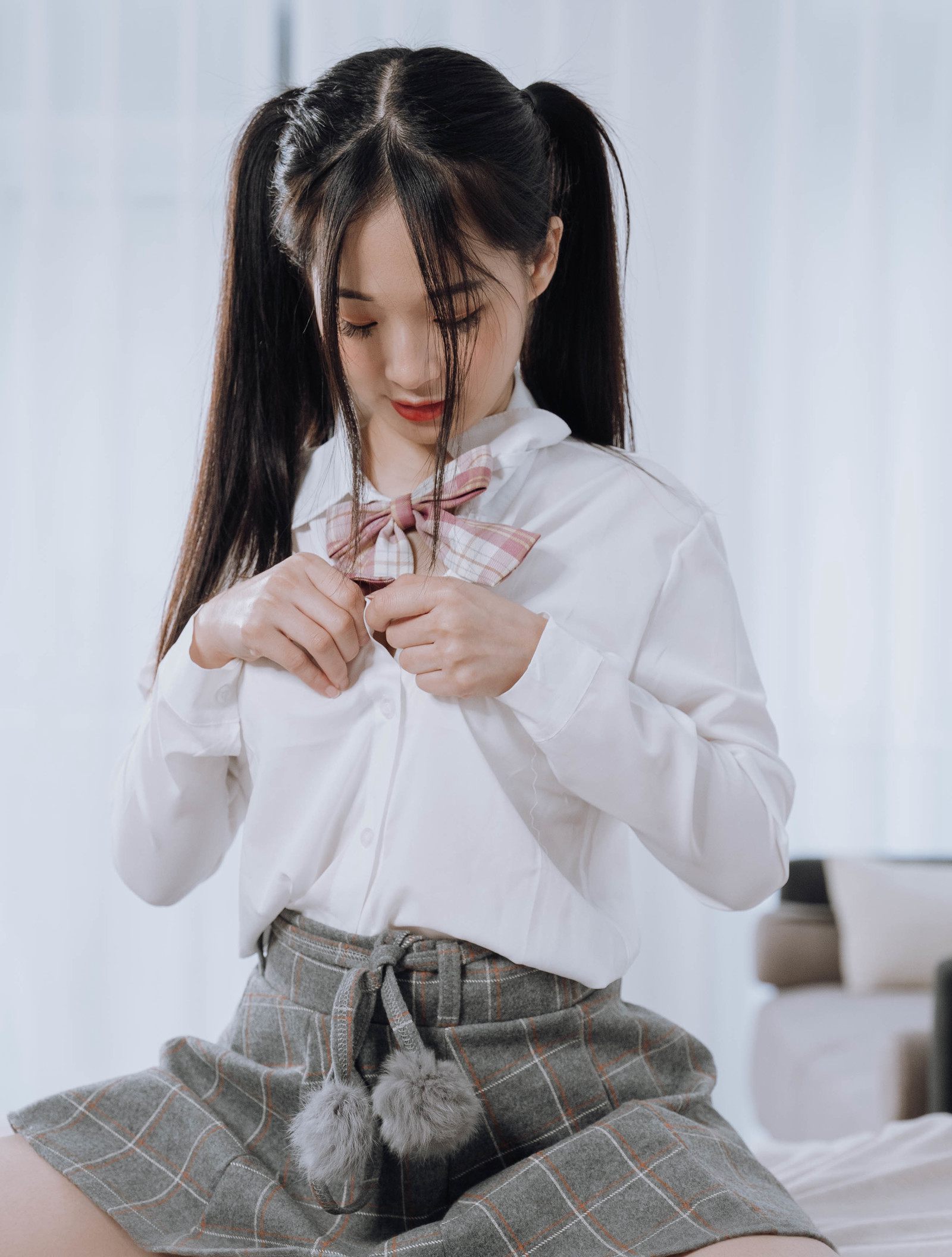 JVID 绝品双马尾女孩想在学长的胯下依偎四点全露 132P1V_第1集
