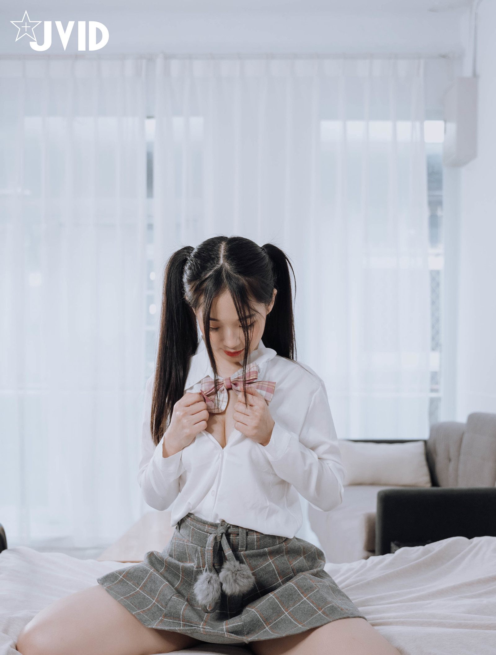 JVID 绝品双马尾女孩想在学长的胯下依偎四点全露 132P1V_第2集