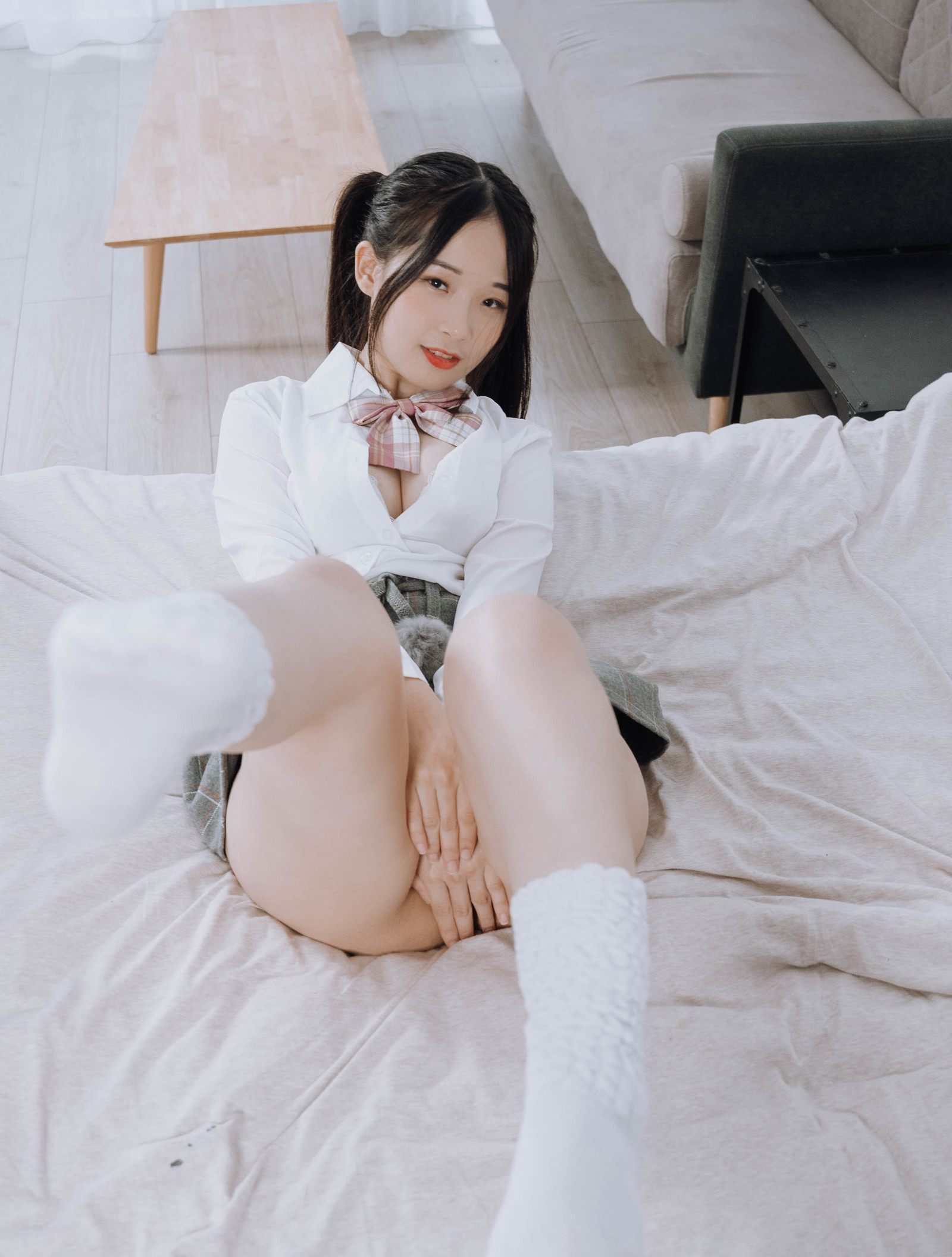 JVID 绝品双马尾女孩想在学长的胯下依偎四点全露 132P1V_第2集