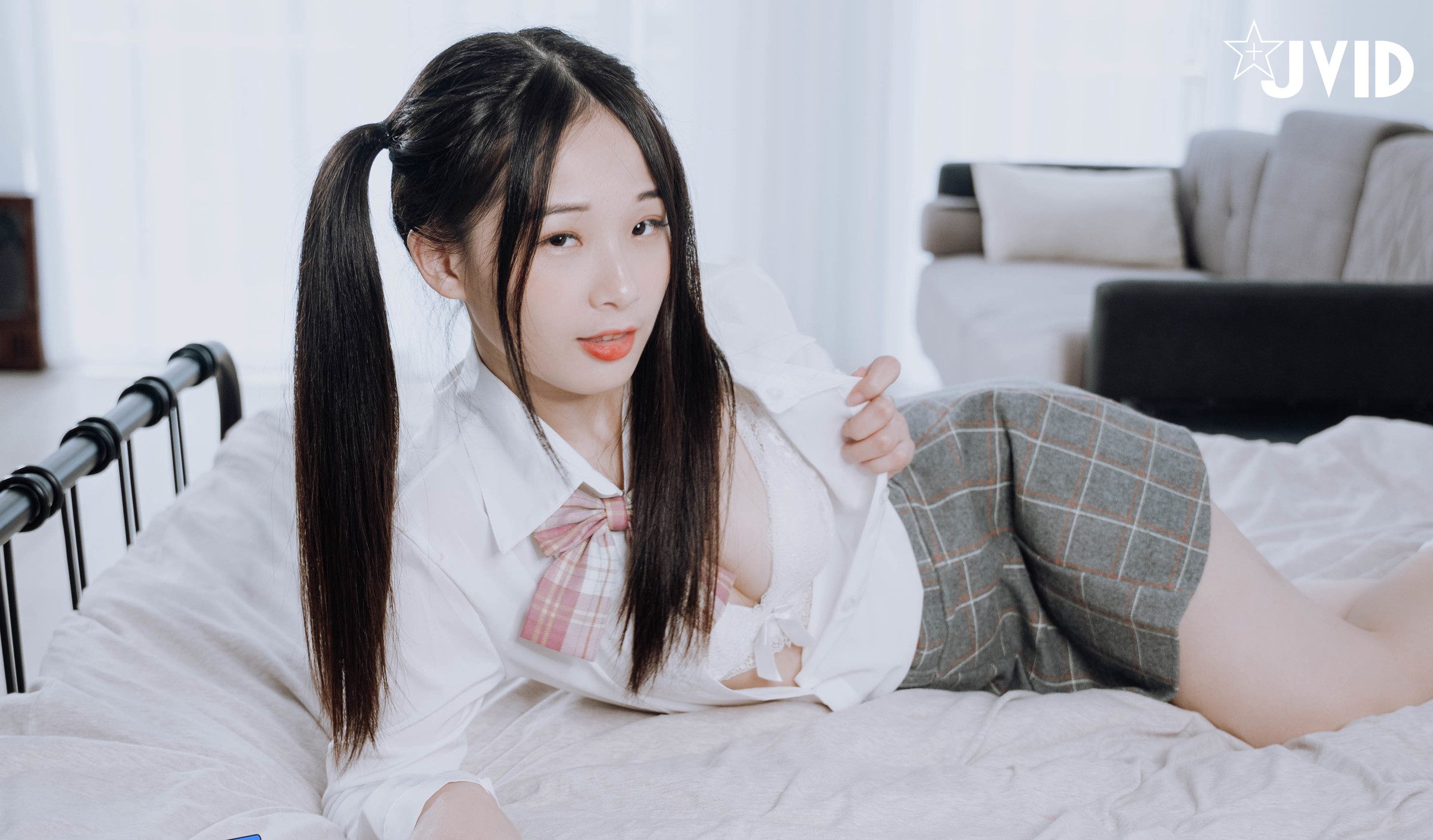 JVID 绝品双马尾女孩想在学长的胯下依偎四点全露 132P1V_第2集