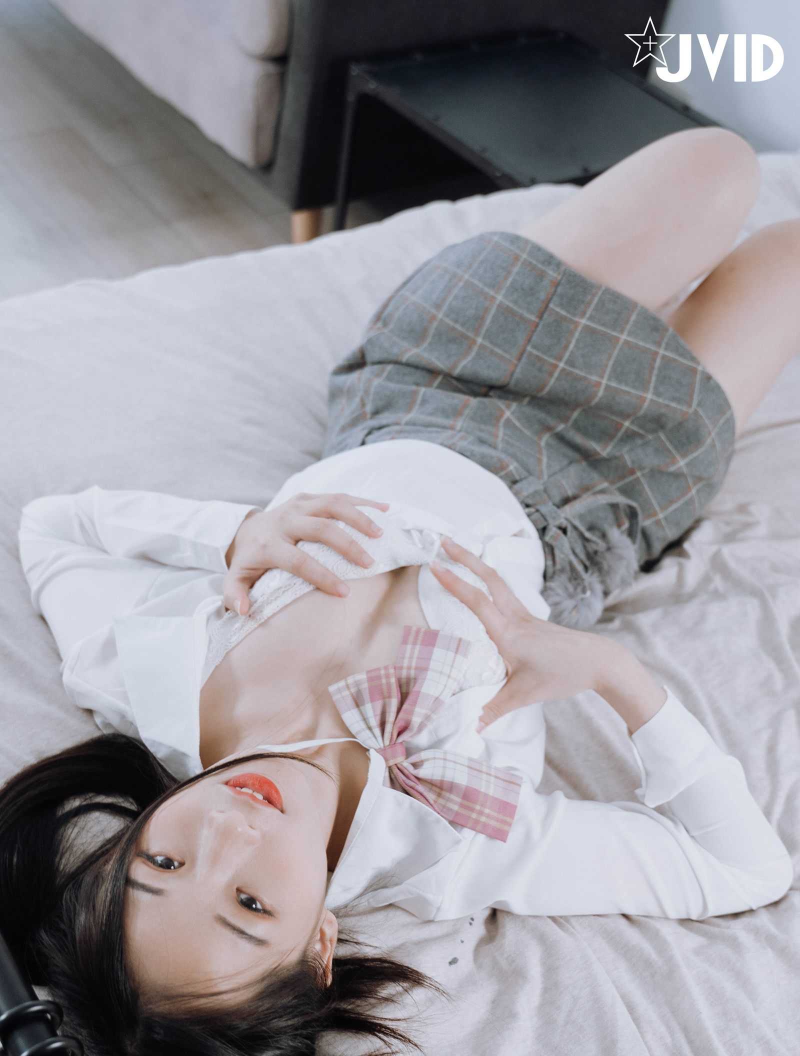 JVID 绝品双马尾女孩想在学长的胯下依偎四点全露 132P1V_第2集