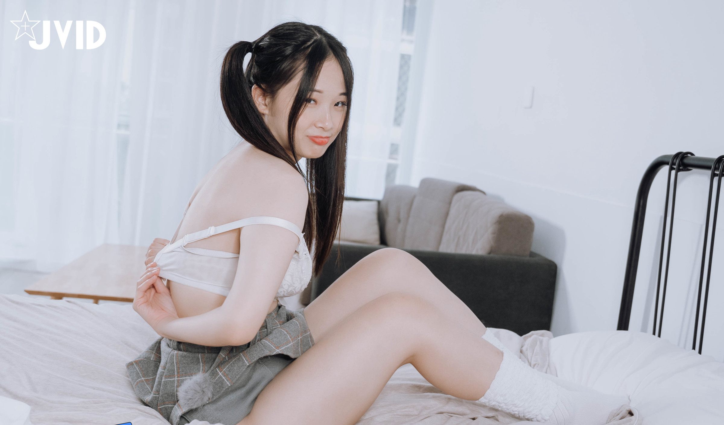JVID 绝品双马尾女孩想在学长的胯下依偎四点全露 132P1V_第3集