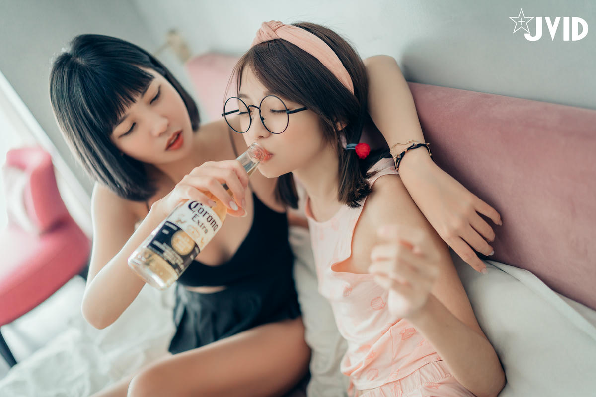 JVID - 果宝宝妍妍比赛限定尺度写真🔞姐妹的体液 [197P 1V 214MB]_第2集