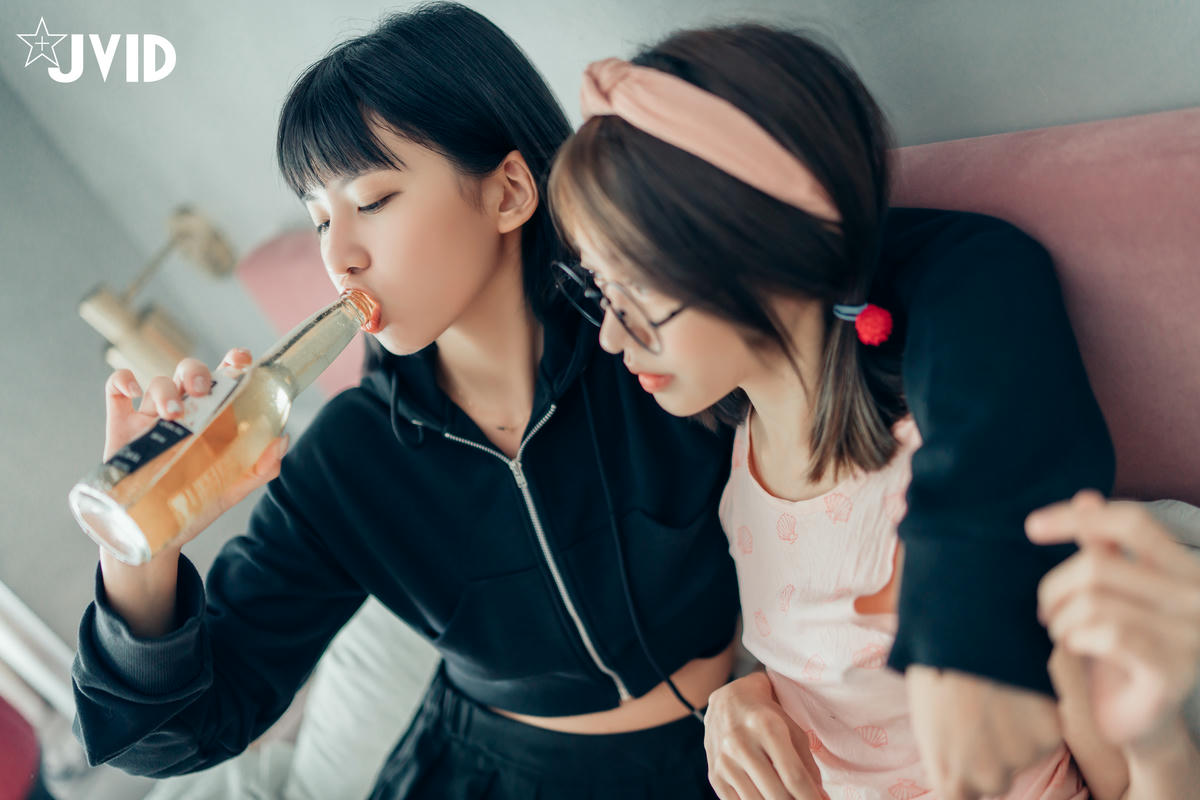 JVID - 果宝宝妍妍比赛限定尺度写真🔞姐妹的体液 [197P 1V 214MB]_第2集