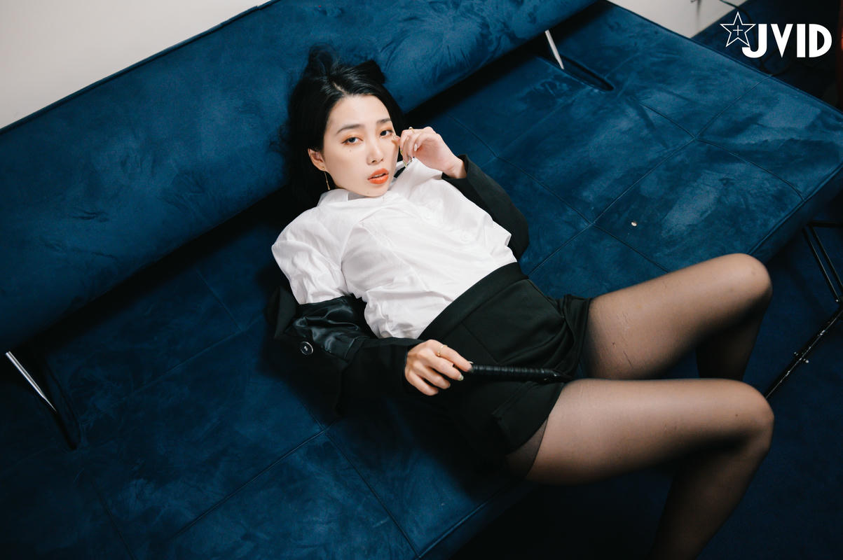 JVID顶级大尺〗绝美OL教师下课后制服诱惑全解锁全裸禁欲情爱释放漂亮美乳 76P1V_第2集