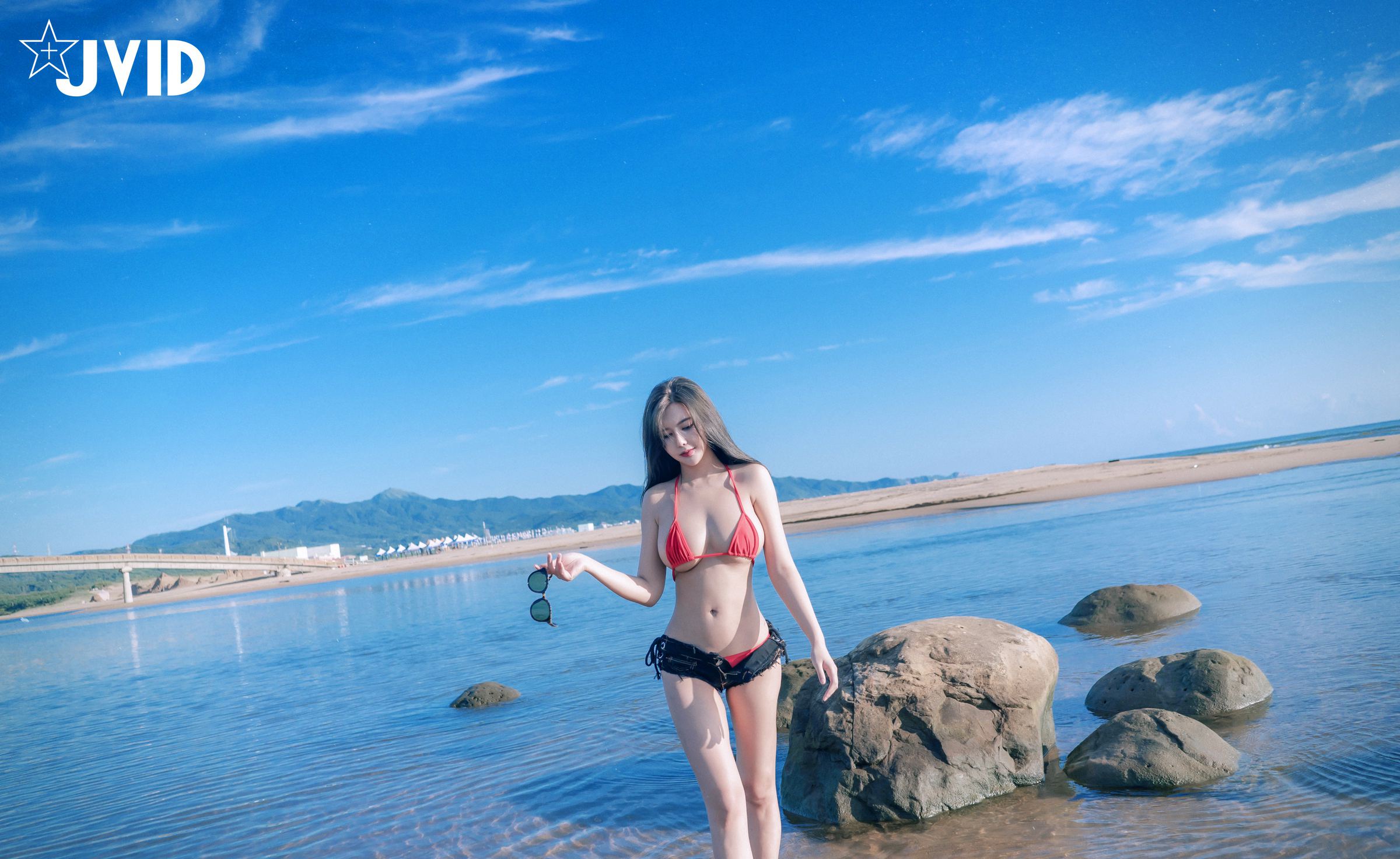 JVID - 神似关之琳巨乳女神木木森的比基尼全裸沙滩 112P1V_第5集