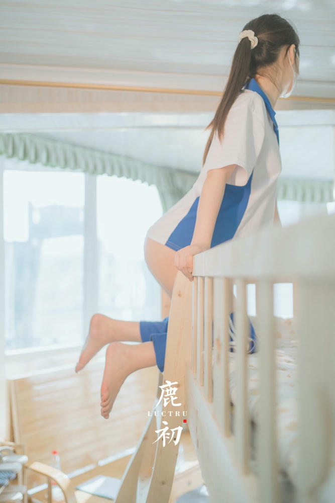 鹿初 NO.006 巨乳制服学妹 [46P-7.35MB]_第1集