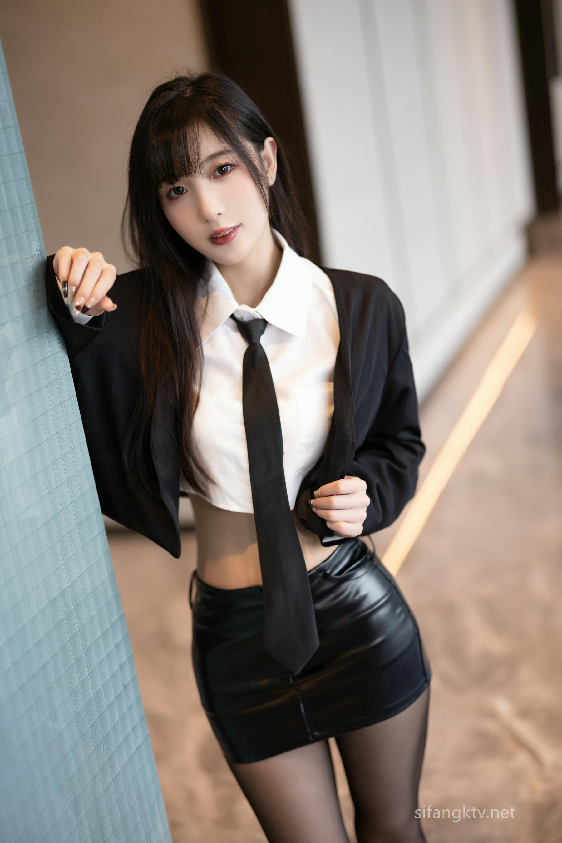 林星阑 黑丝皮裙 [110P+2V／2.53GB]-原图_第1集