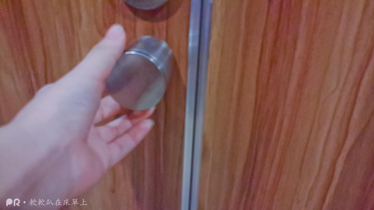 铃木美咲NO.063 软软趴在床单上 - 171212 偷看厕所里发生了什么 26P+5V_第1集