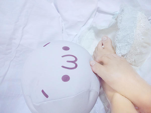 铃木美咲NO.097 软软趴在床单上 - 足控 10P_第1集