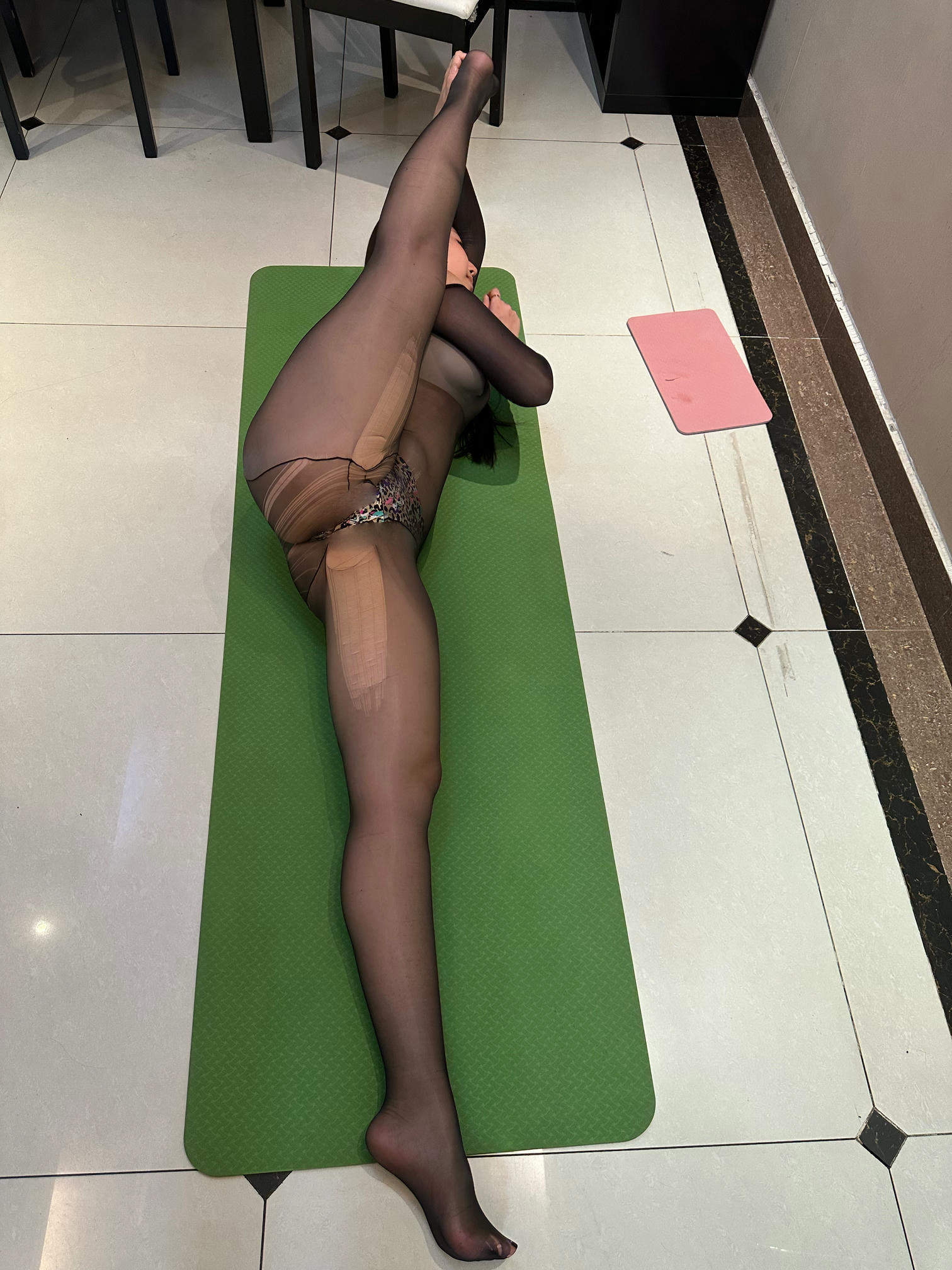 美邵女Baby NO.028 瑜伽黑丝[22P 1V 187.8M]_第1集
