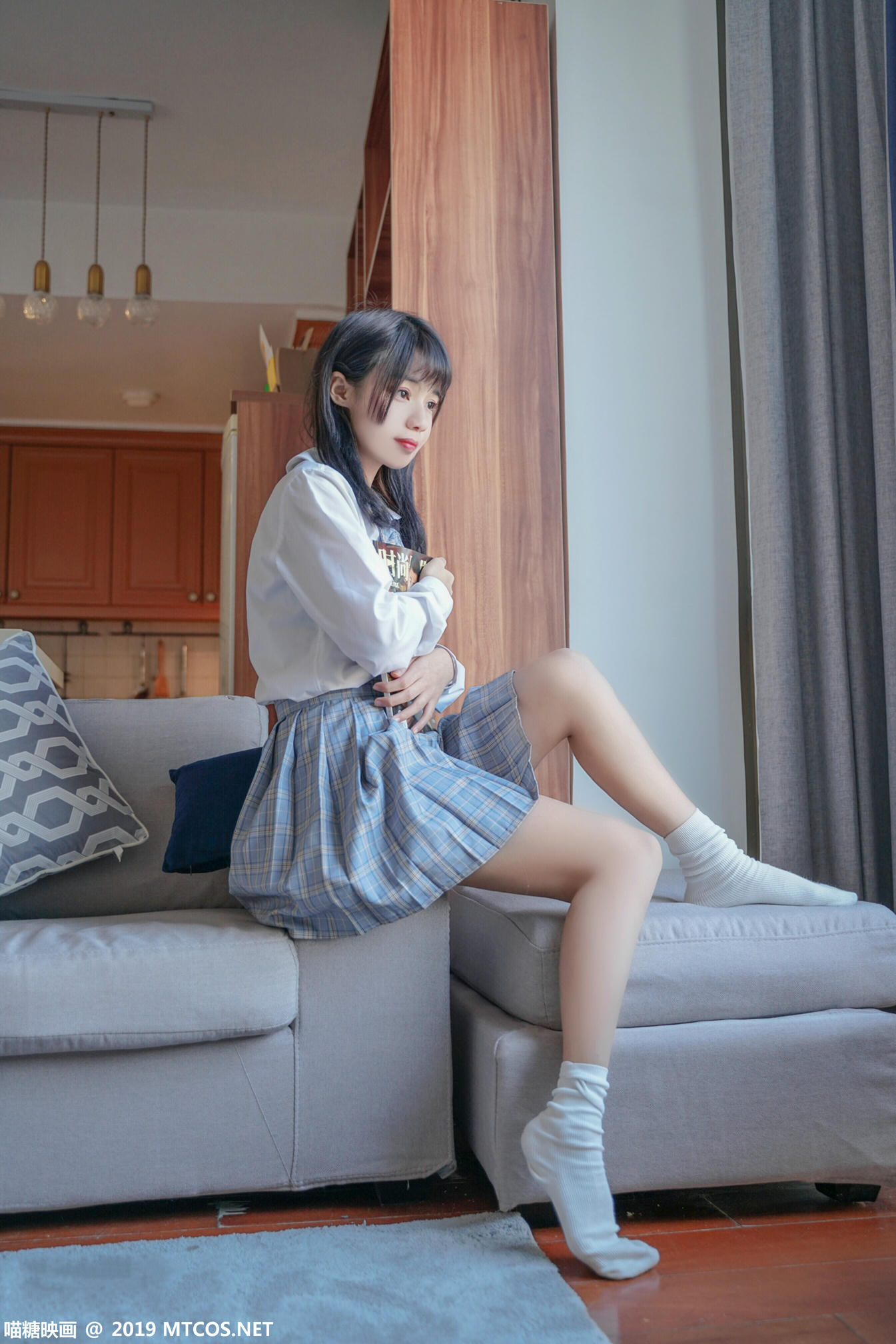 [喵糖映画] VOL.047 果腿制服裙[44P／384MB]_第2集