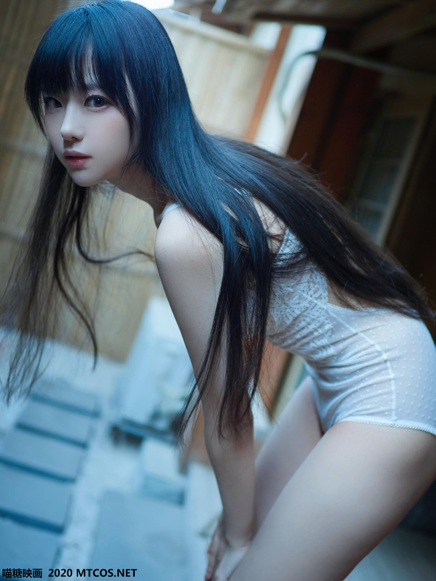 [喵糖映画] VOL.147 白色泳装之温泉[25P／163M]_第1集