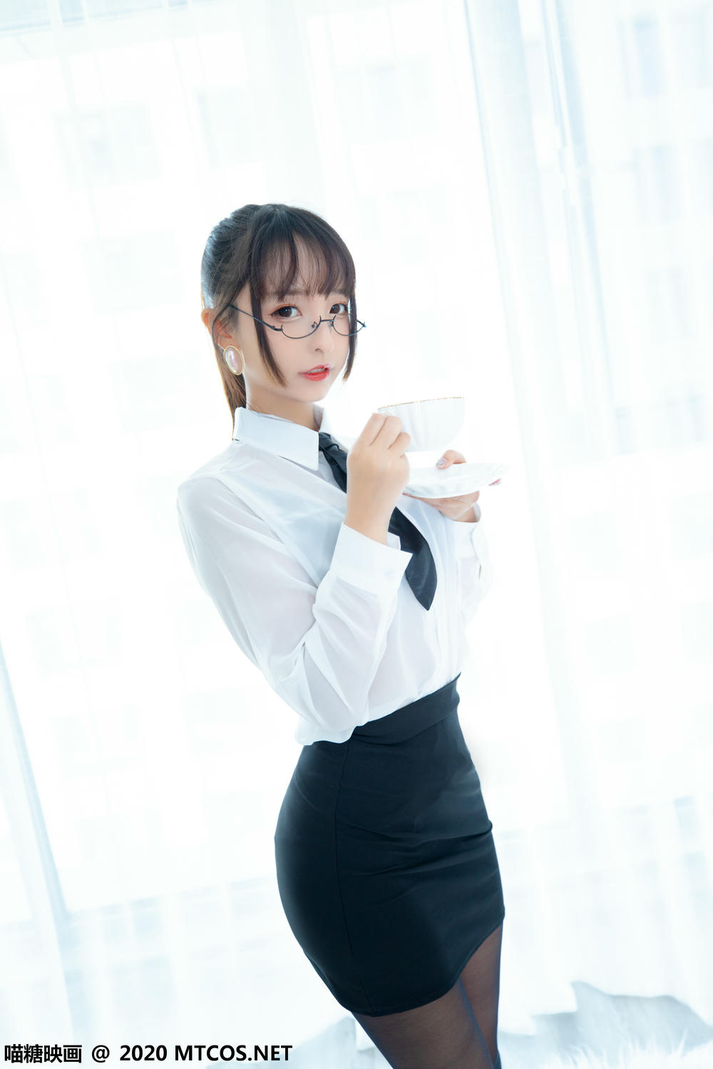 [喵糖映画] VOL.202 OL制服裙[70P／191MB]_第1集