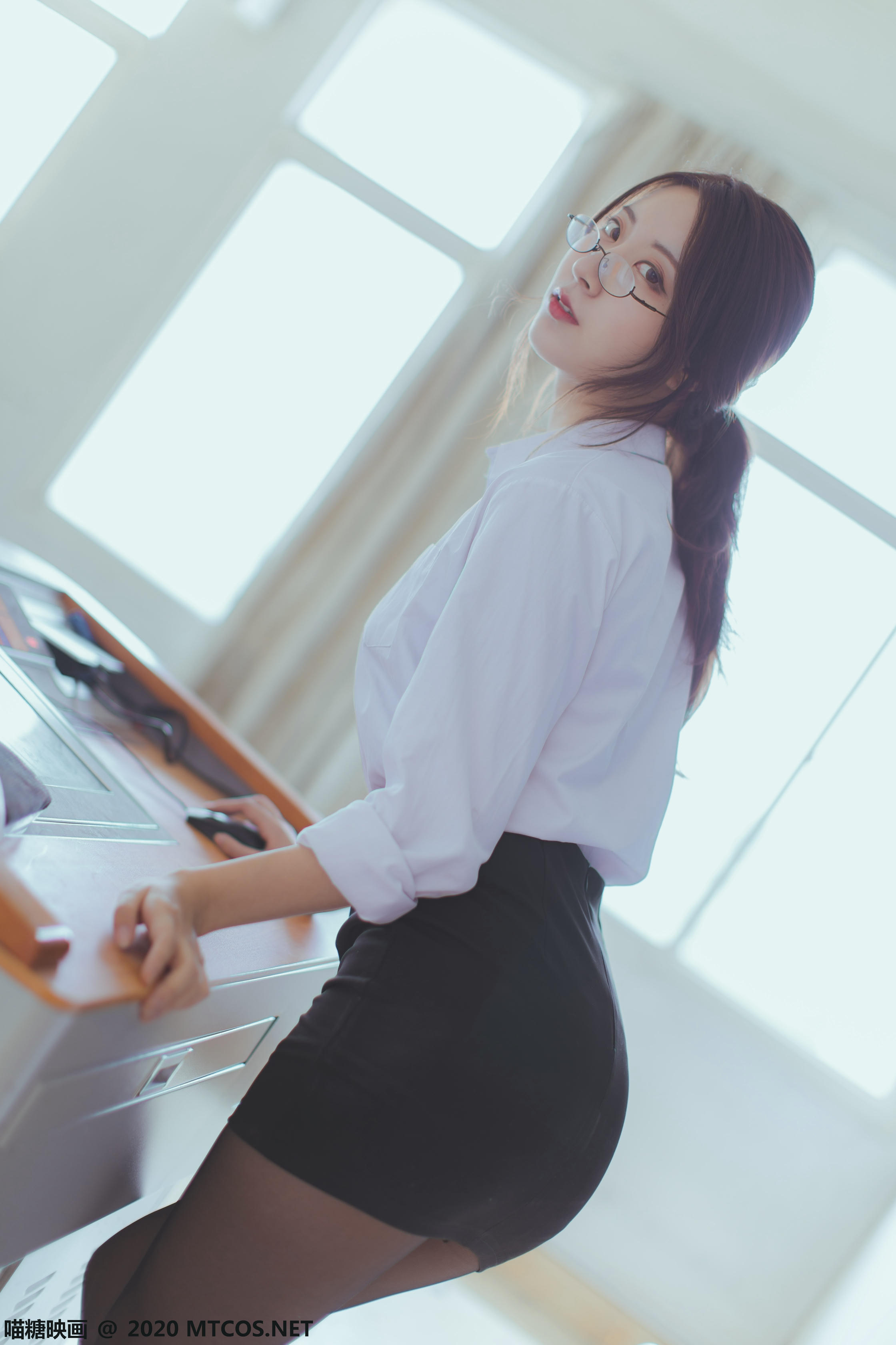 [喵糖映画] VOL.282 OL制服[29P／217MB]_第1集