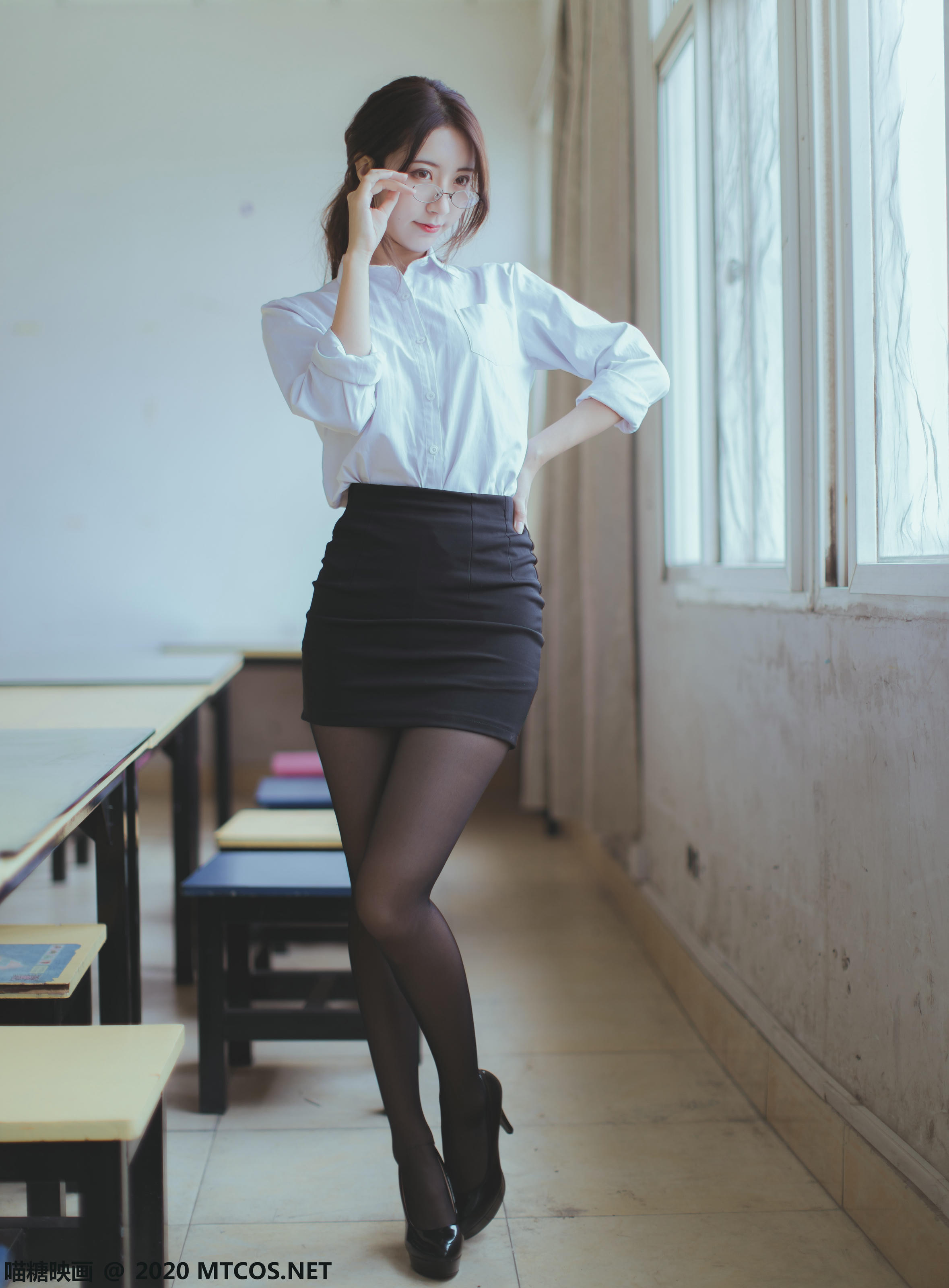 [喵糖映画] VOL.282 OL制服[29P／217MB]_第2集