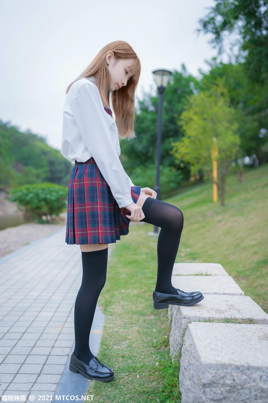 [喵糖映画] VOL.388 户外制服[38P／108MB]_第2集