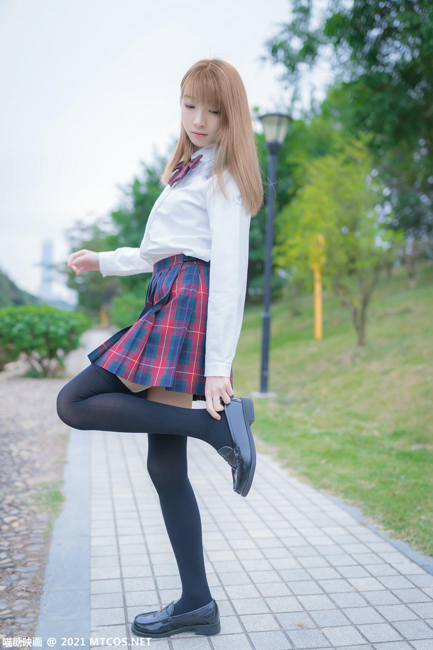 [喵糖映画] VOL.388 户外制服[38P／108MB]_第2集