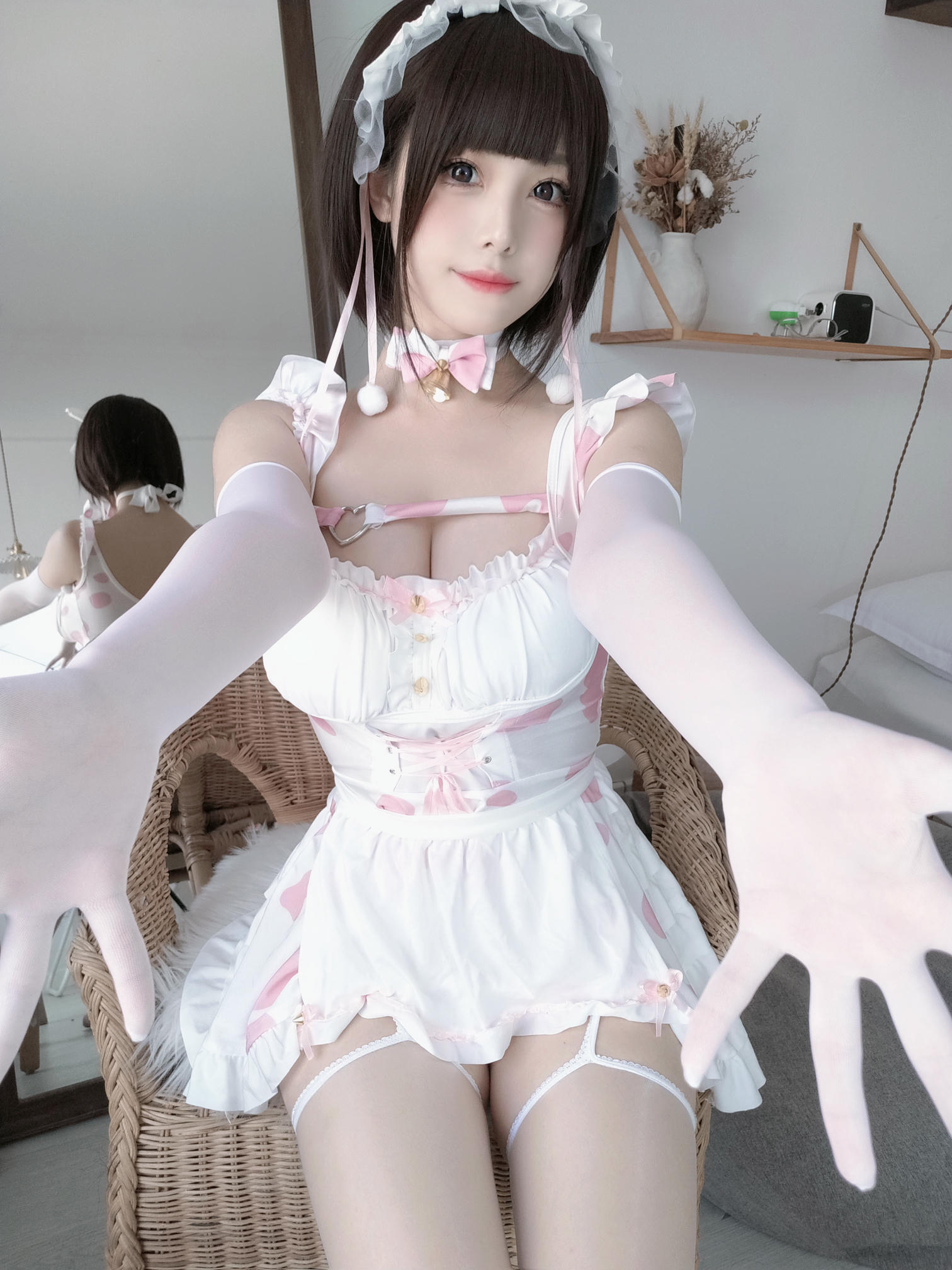 蜜汁猫裘 NO.098 奶牛兔女仆 [38P4V 686MB]_第1集