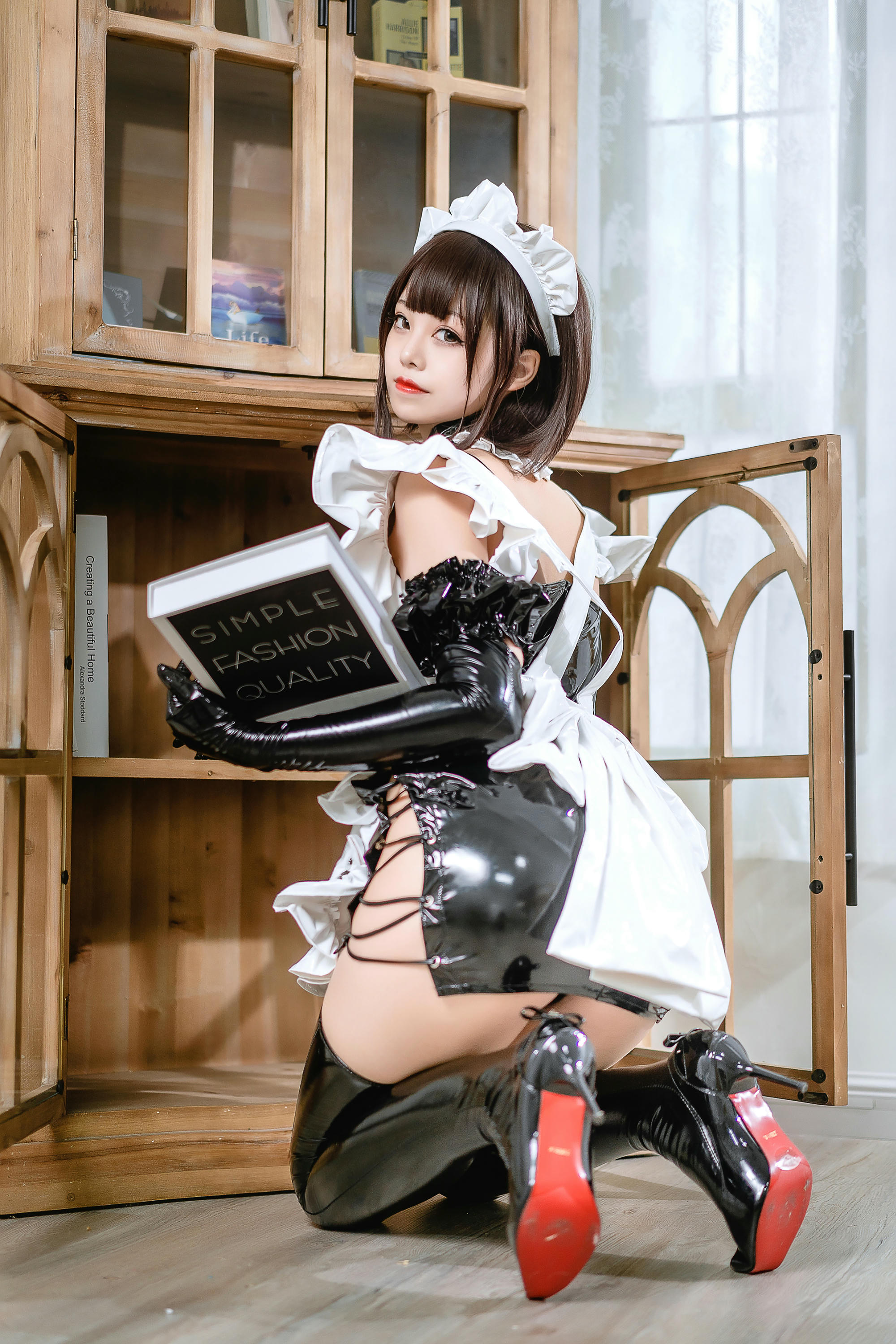 蜜汁猫裘 NO.072 胶衣女仆 [47P-816MB]_第1集