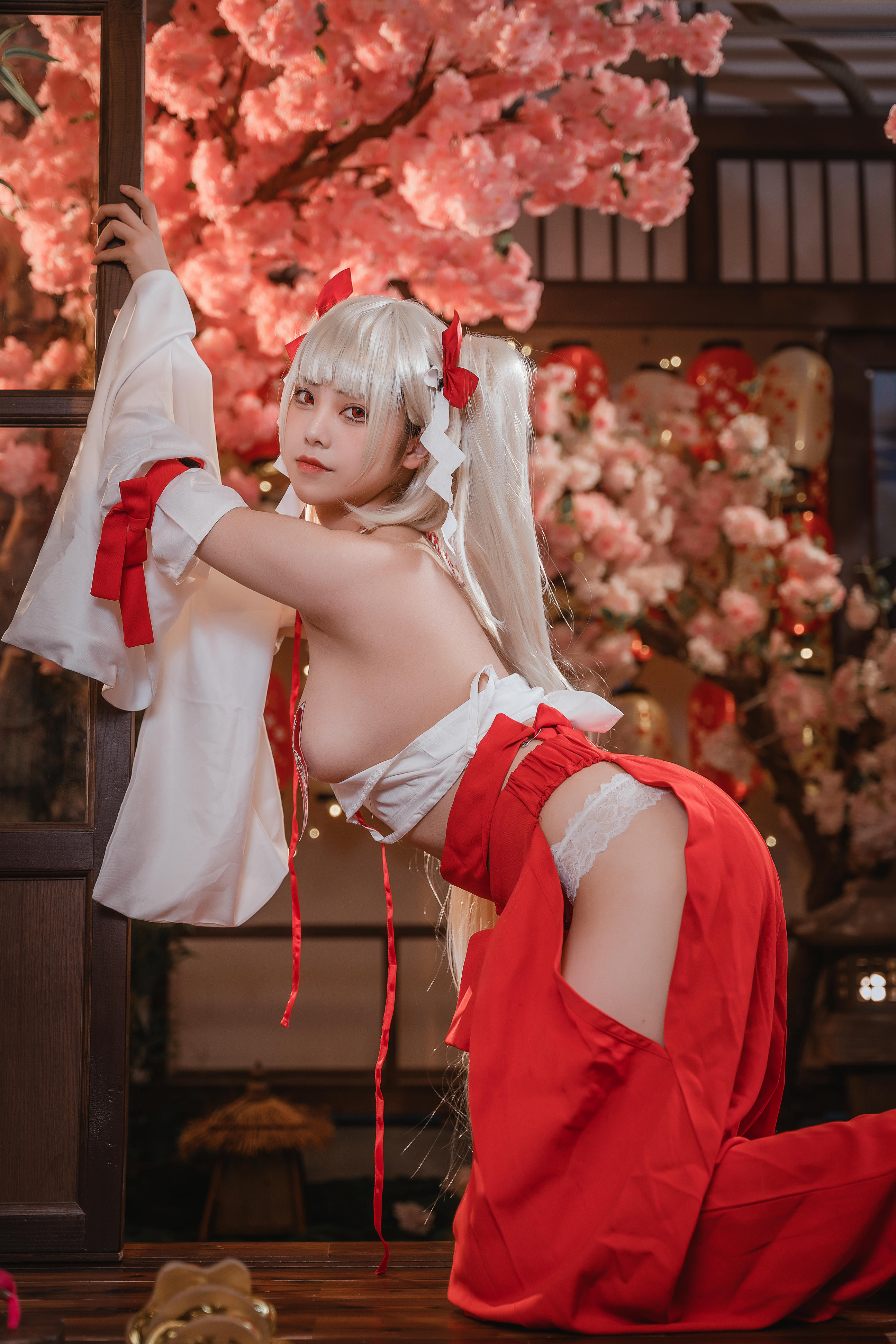 蜜汁猫裘 NO.084 可畏巫女 [50P4V-2.28GB]_第2集