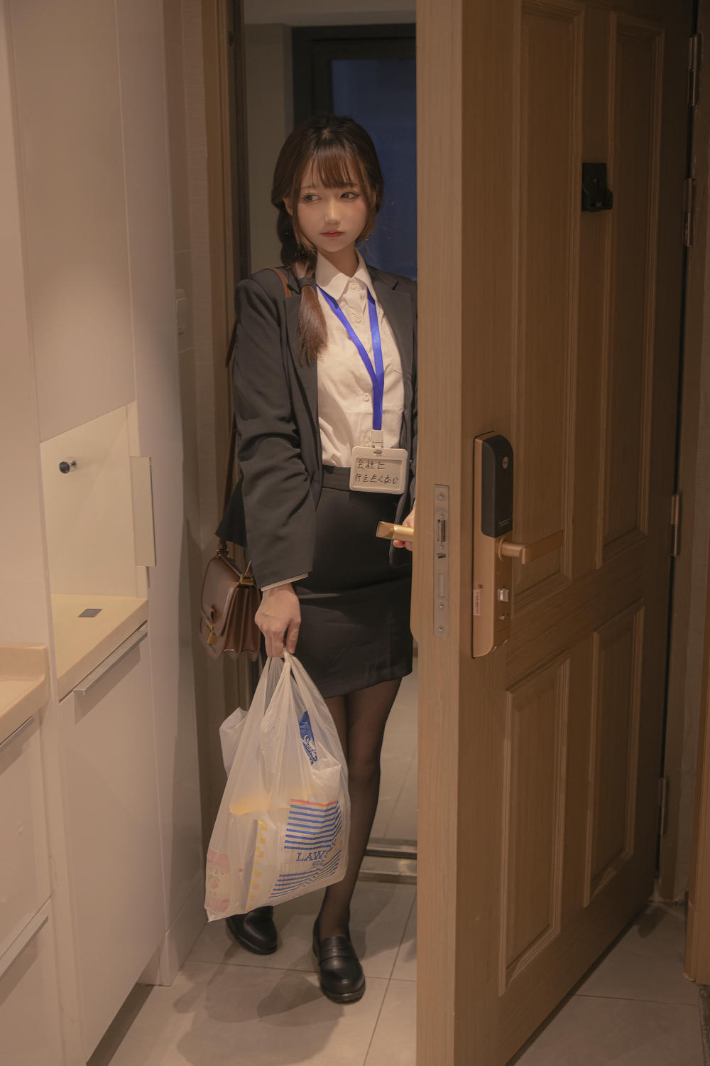 NAGESA魔物喵 NO.124 醉酒的办公室女郎 [105P1V-494M]_第1集