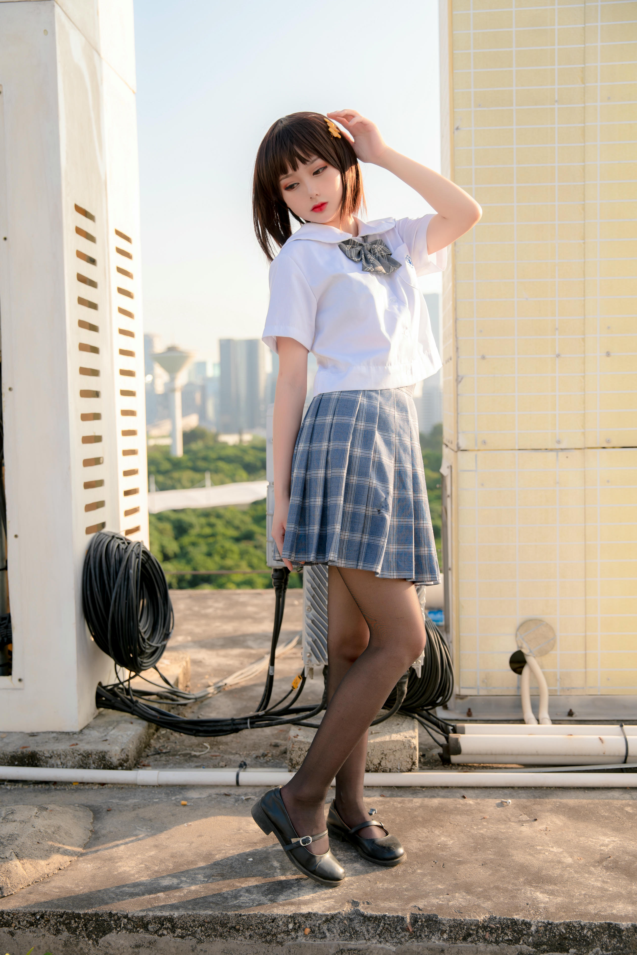 您的蛋蛋 NO.004 天台JK [41P-662MB]_第3集
