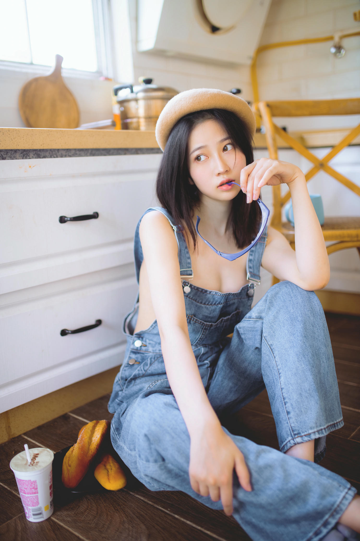 年年 NO.004 背带裤 [32P 201MB]_第1集