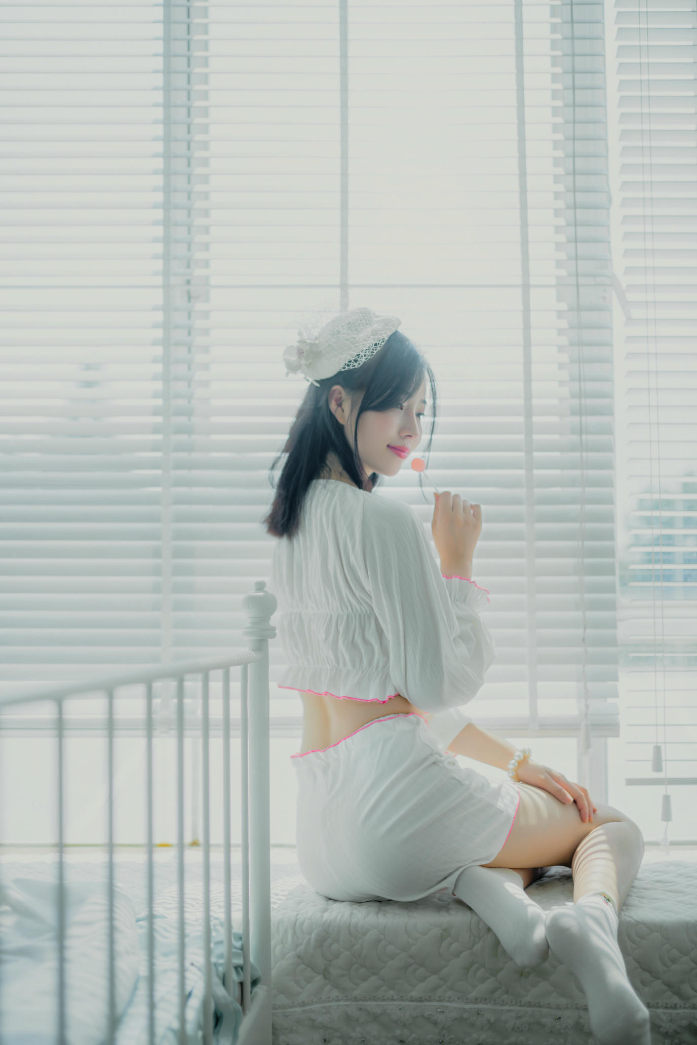 年年 NO.063 爱吃棒棒糖的少女[35P-123.7M]_第1集