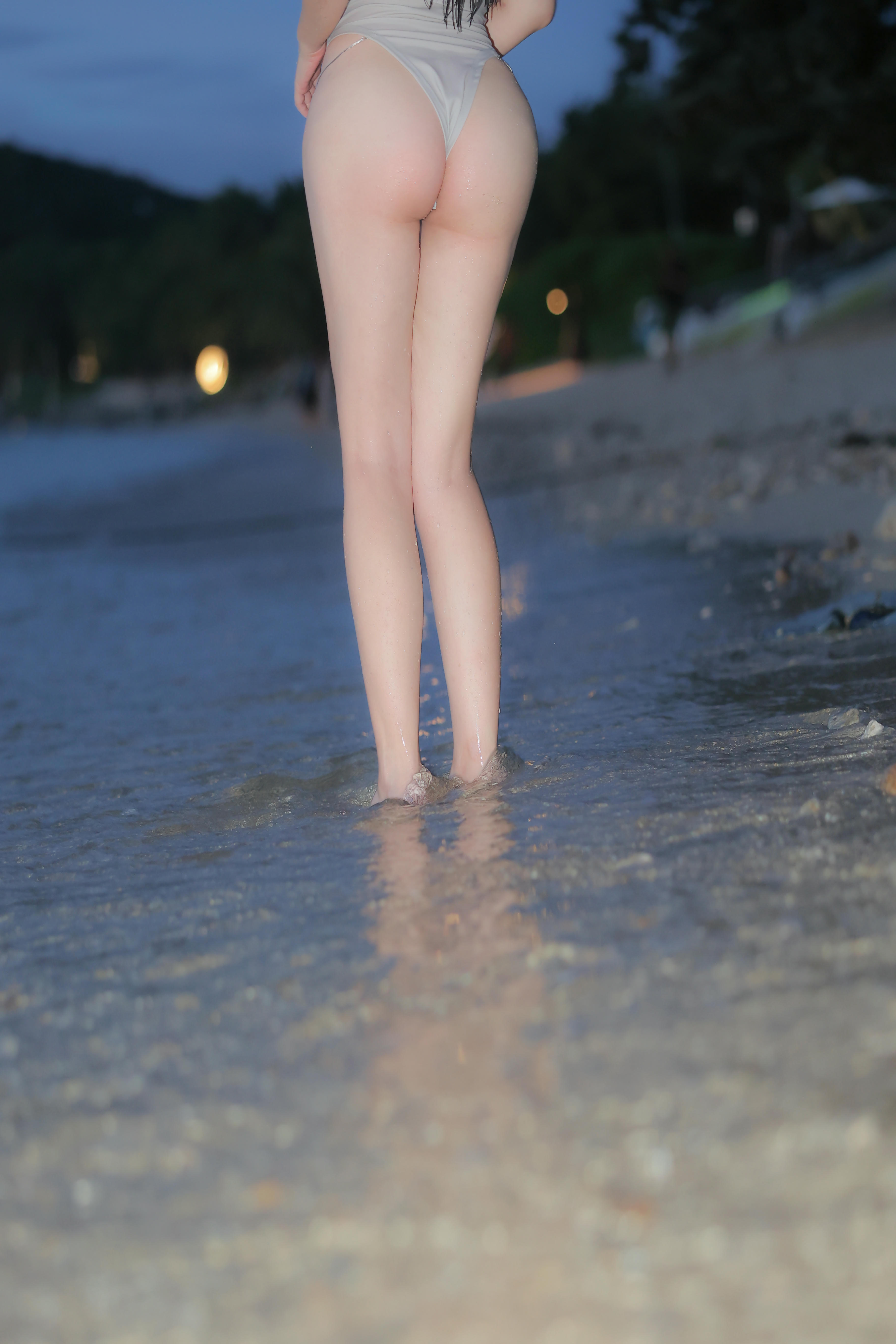 小薯条nienie NO.002 内购无水印 7866 沙滩 [74P 1.06 GB]_第1集