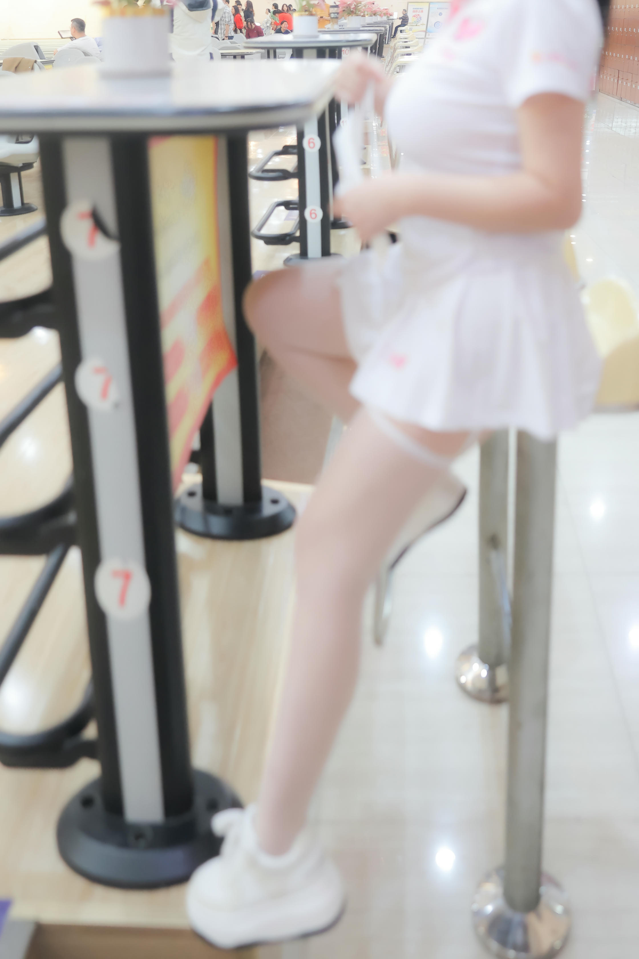 小薯条nienie NO.006 内购无水印 8118 保龄球馆露出 [80P 1.03 GB]_第2集