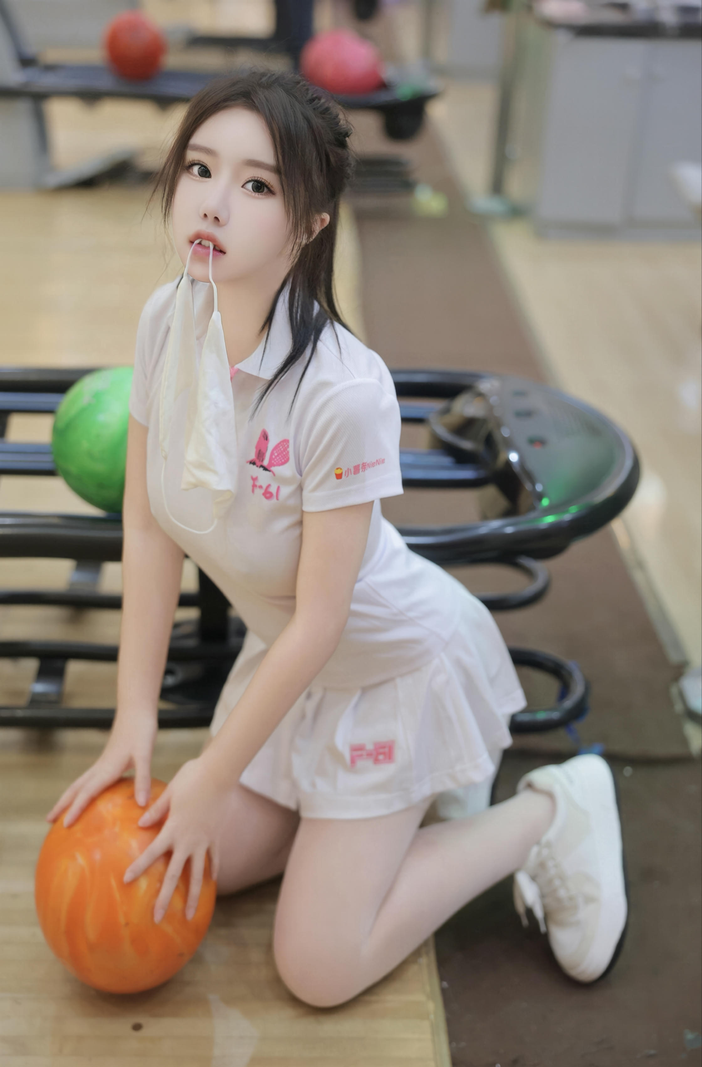 小薯条nienie NO.006 内购无水印 8118 保龄球馆露出 [80P 1.03 GB]_第2集