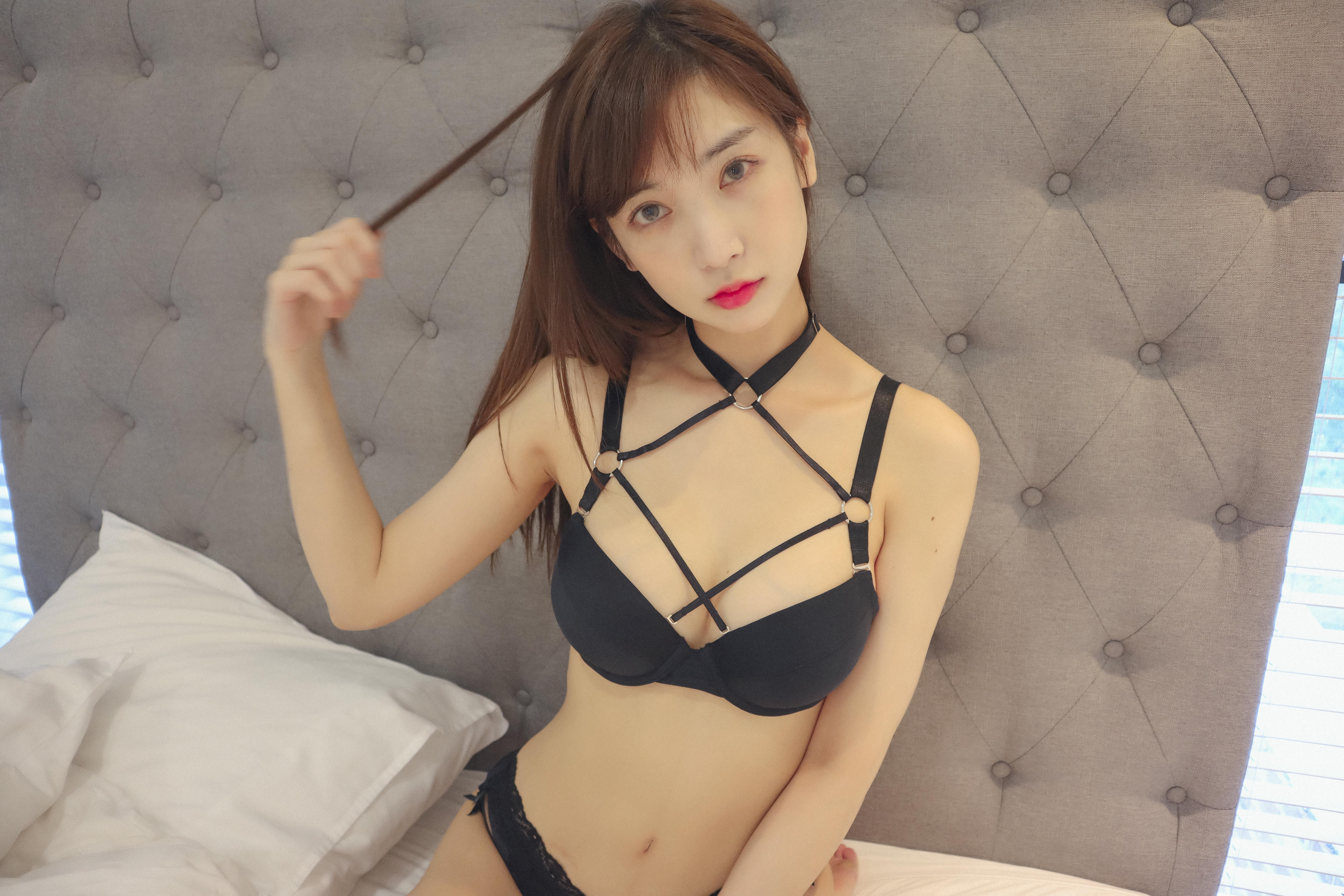 韩国美女-Patreon NO.003 Leezy - In room [41P5V 768MB]_第2集