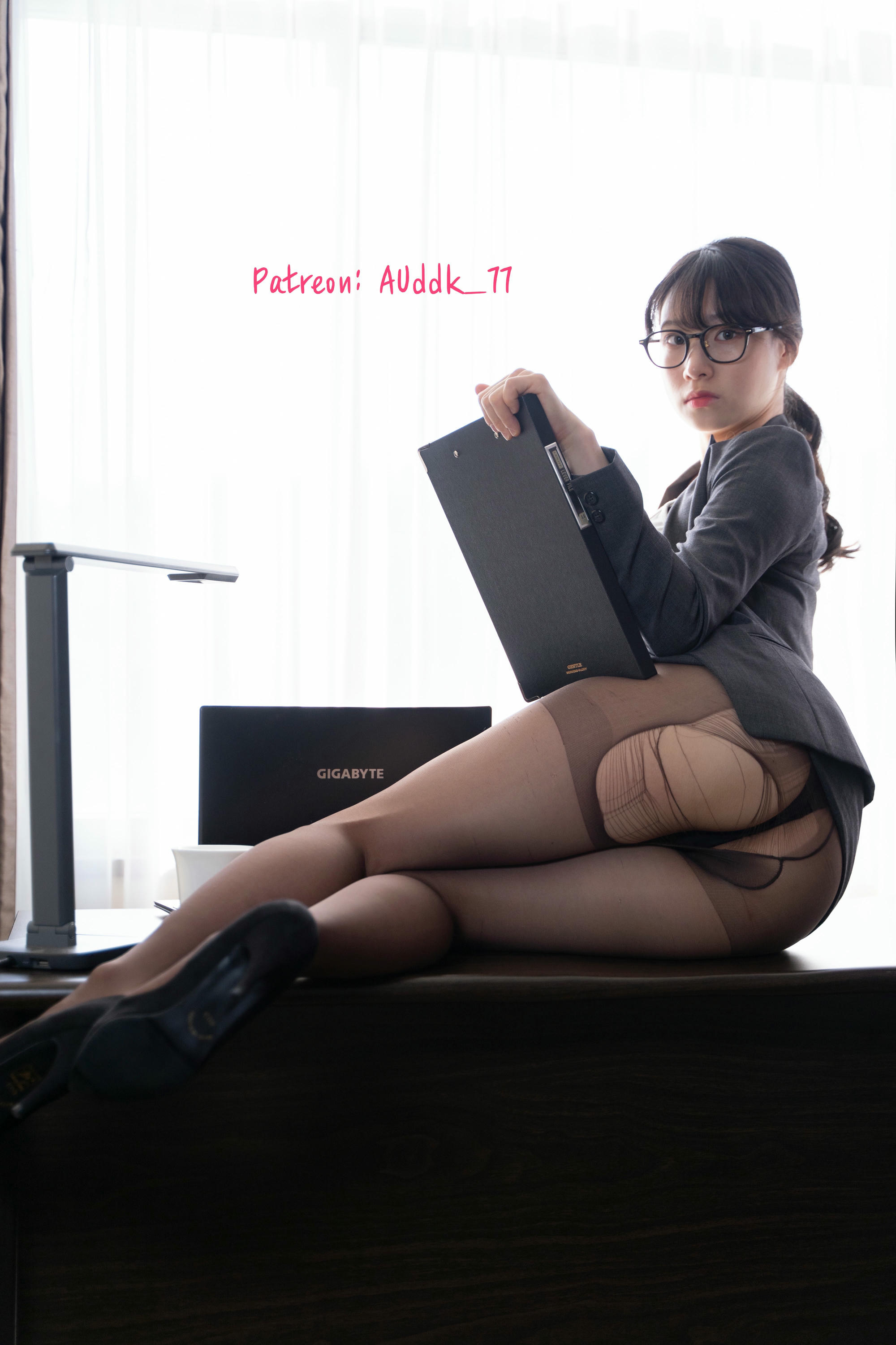 韩国美女-VIP RAW Gallery - Office_第1集